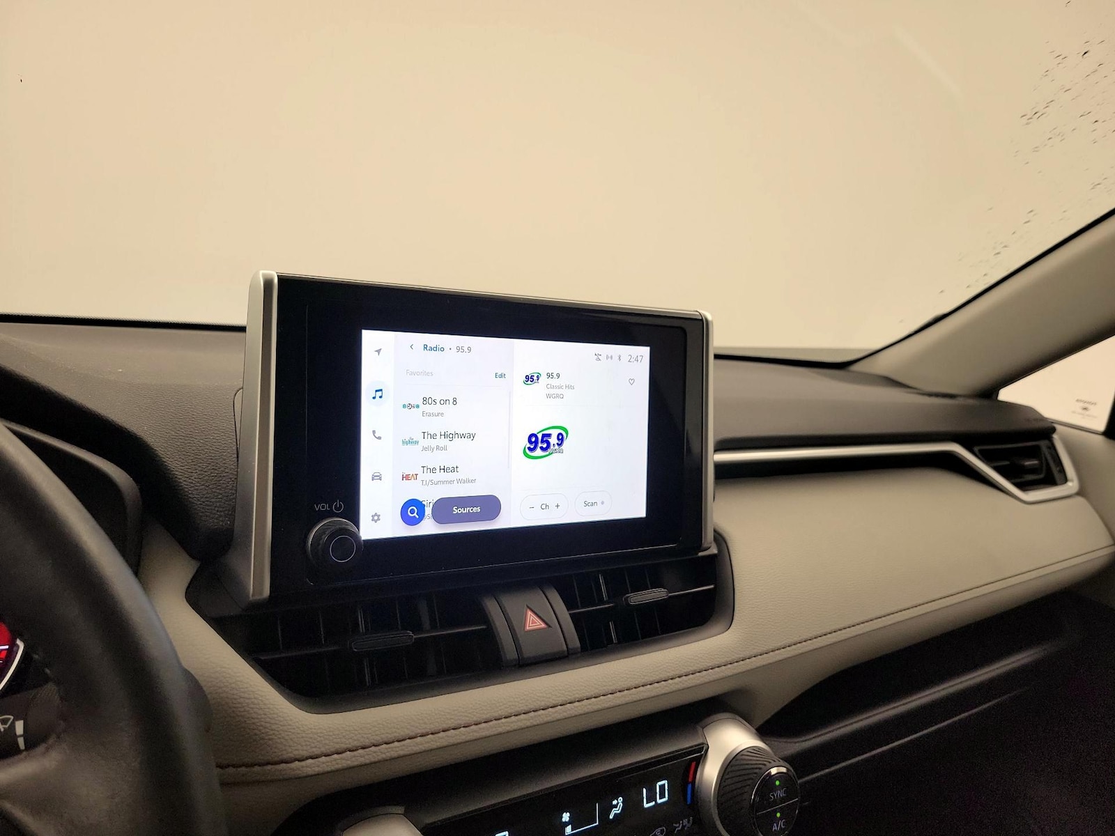 2023 Toyota RAV4 XLE - Photo 16