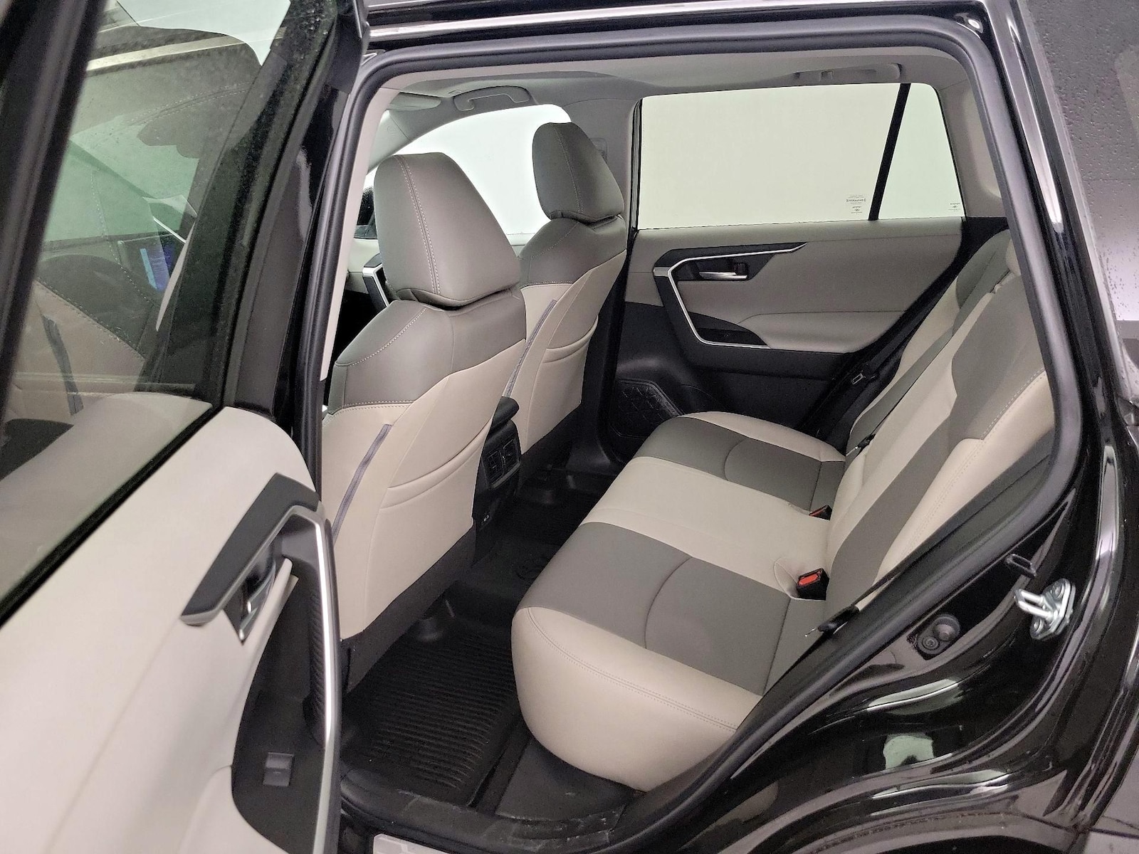 2023 Toyota RAV4 XLE - Photo 21