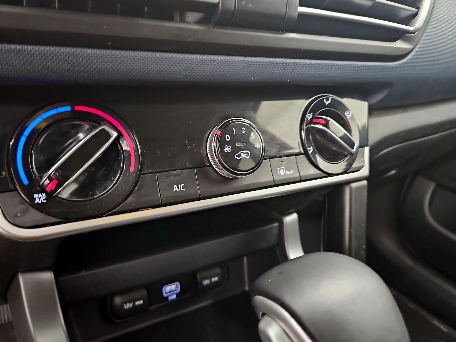 2021 Kia Seltos S - Photo 17