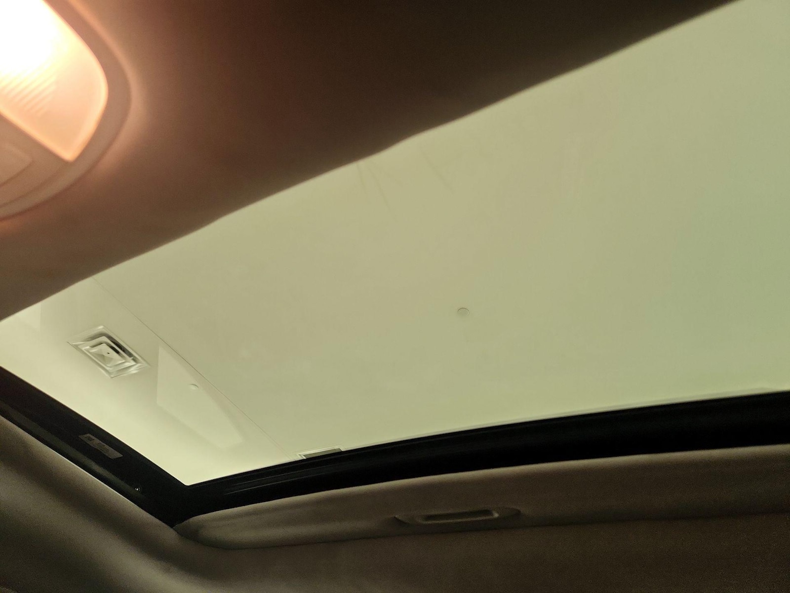 Sunroof(s) & Overhead Airbags