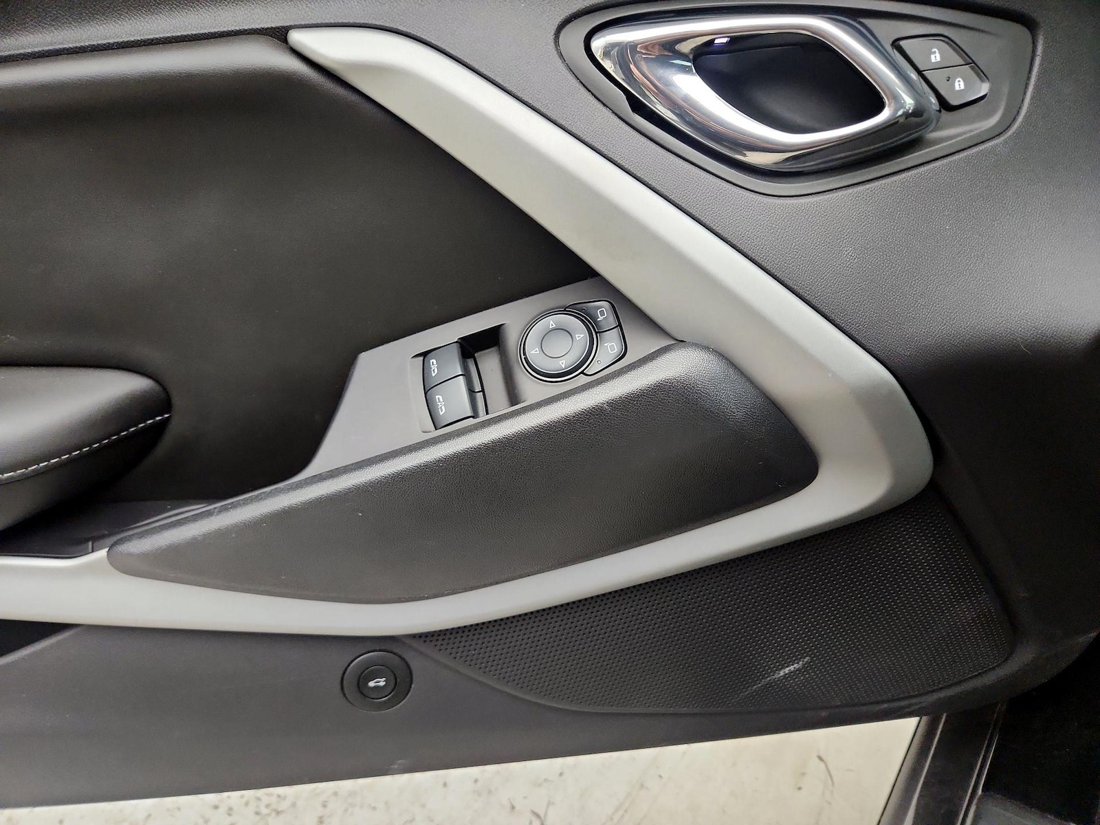 2016 Chevrolet Camaro 1LT - Photo 13