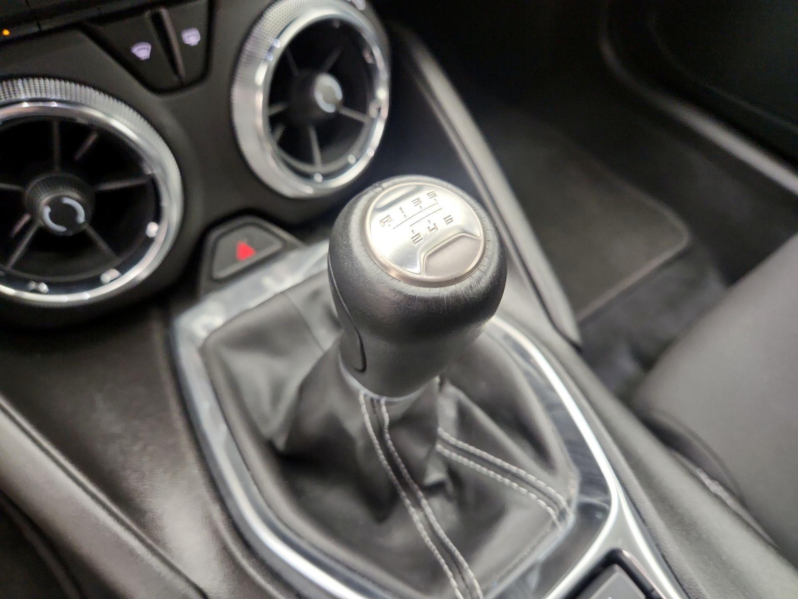 2016 Chevrolet Camaro 1LT - Photo 17