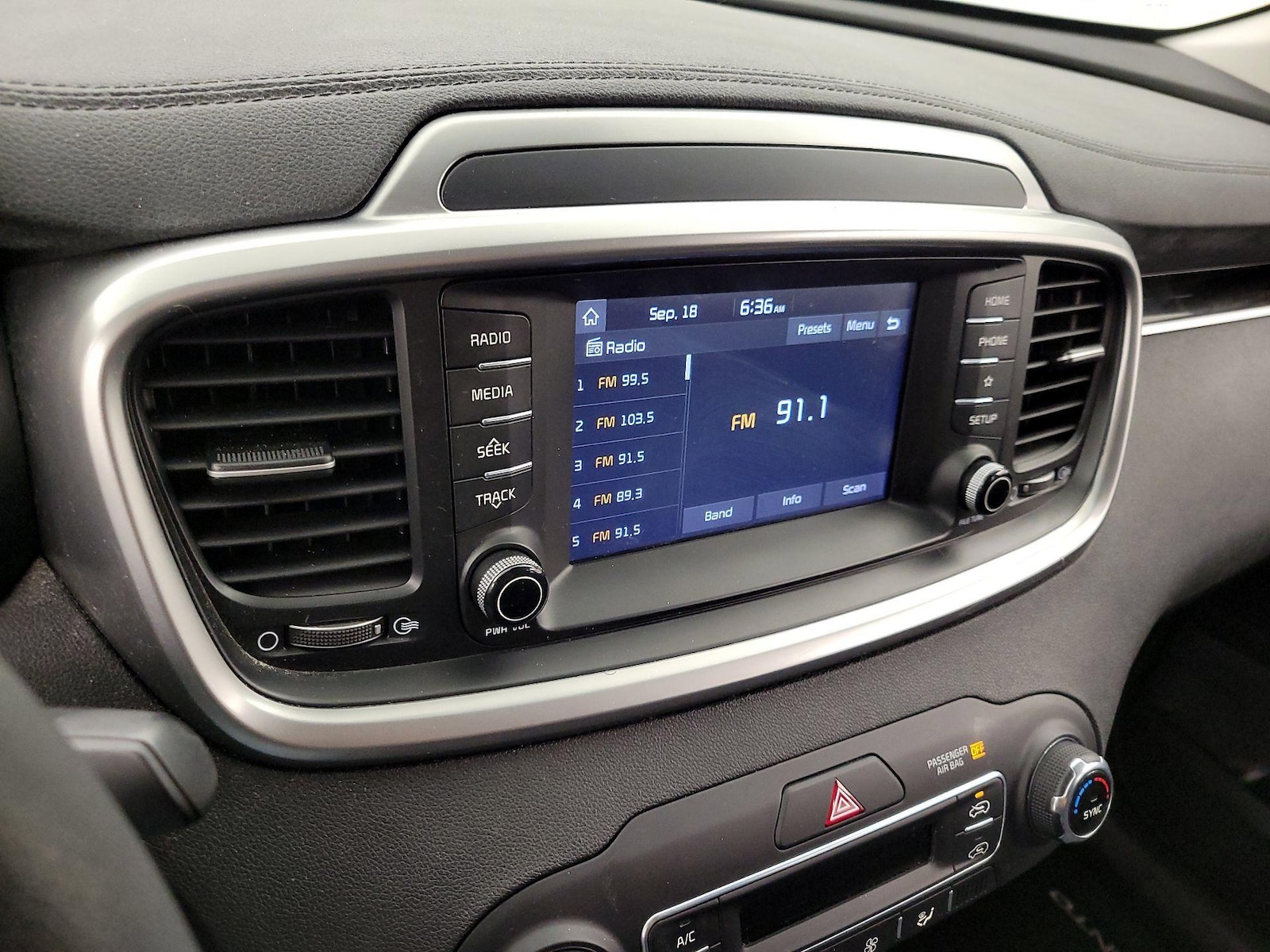 2019 Kia Sorento LX - Photo 16