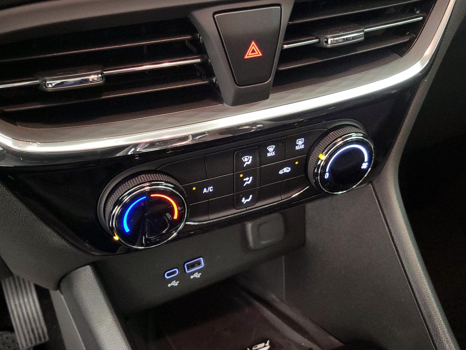 2026 Buick Encore GX Sport Touring - Photo 17