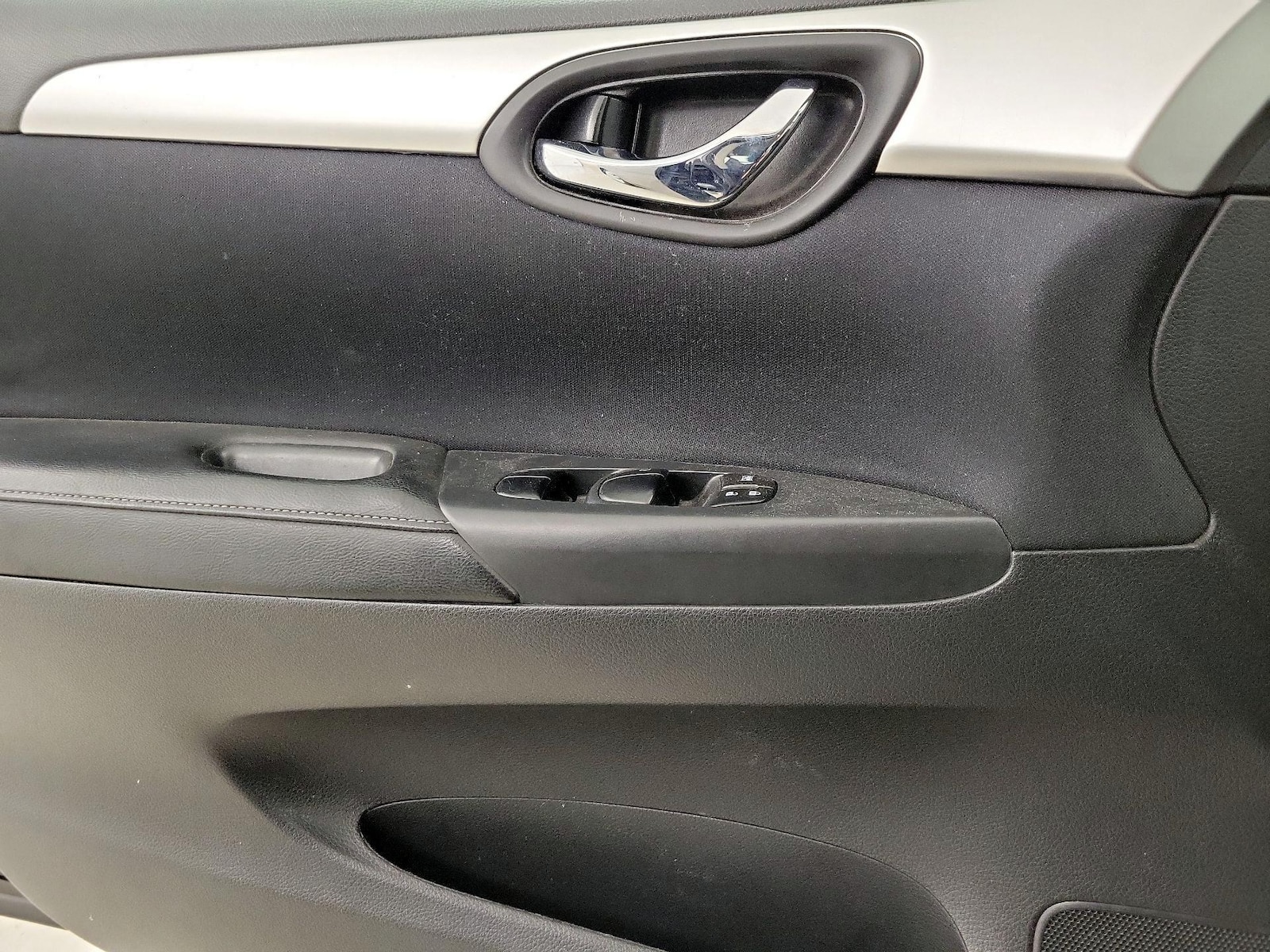 2016 Nissan Sentra S - Photo 13