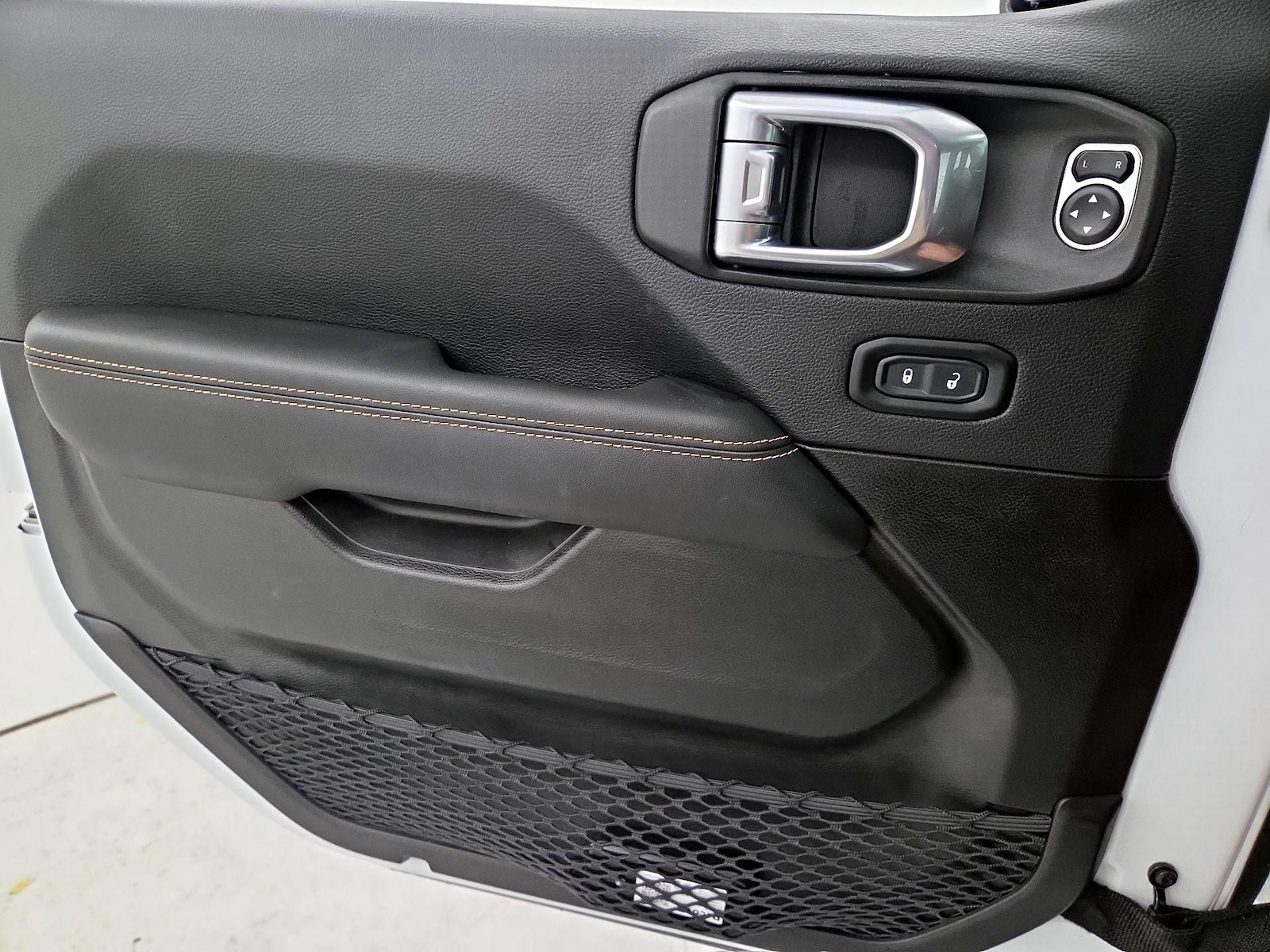 2024 Jeep Wrangler 4-Door Sahara - Photo 13
