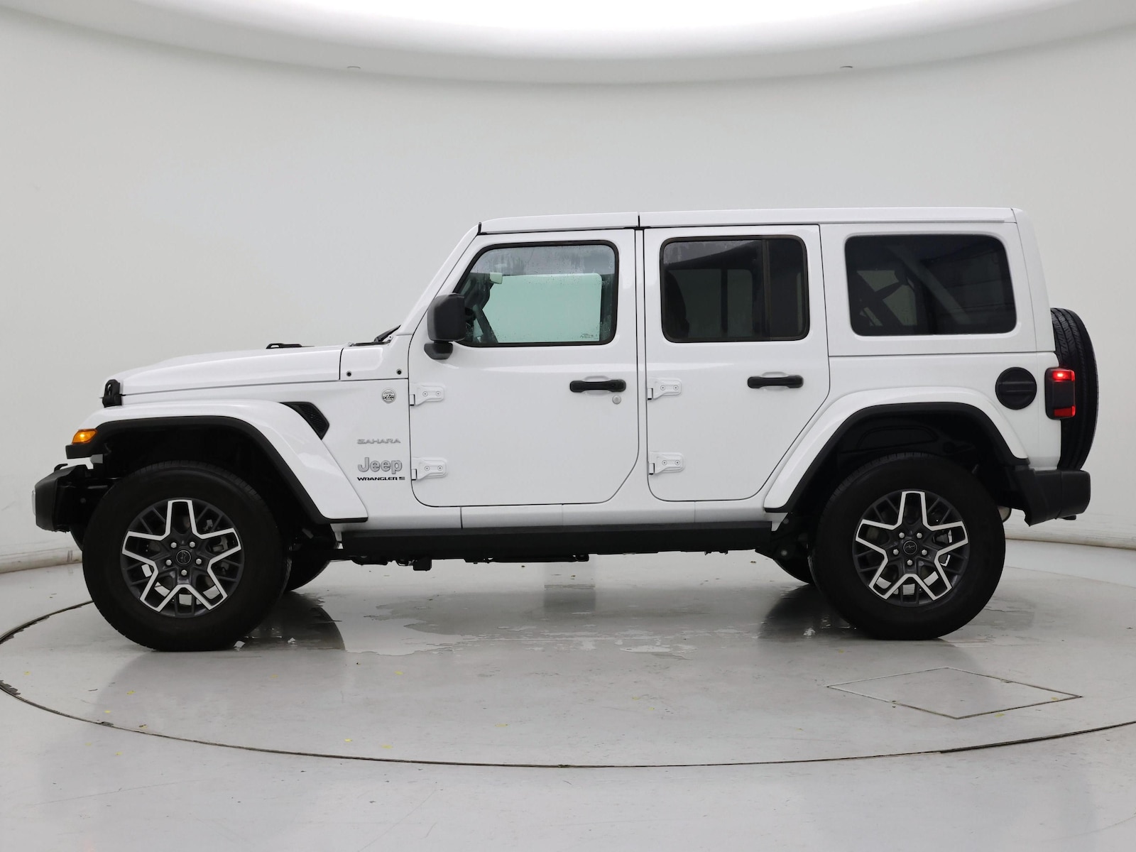 2024 Jeep Wrangler 4-Door Sahara - Photo 4