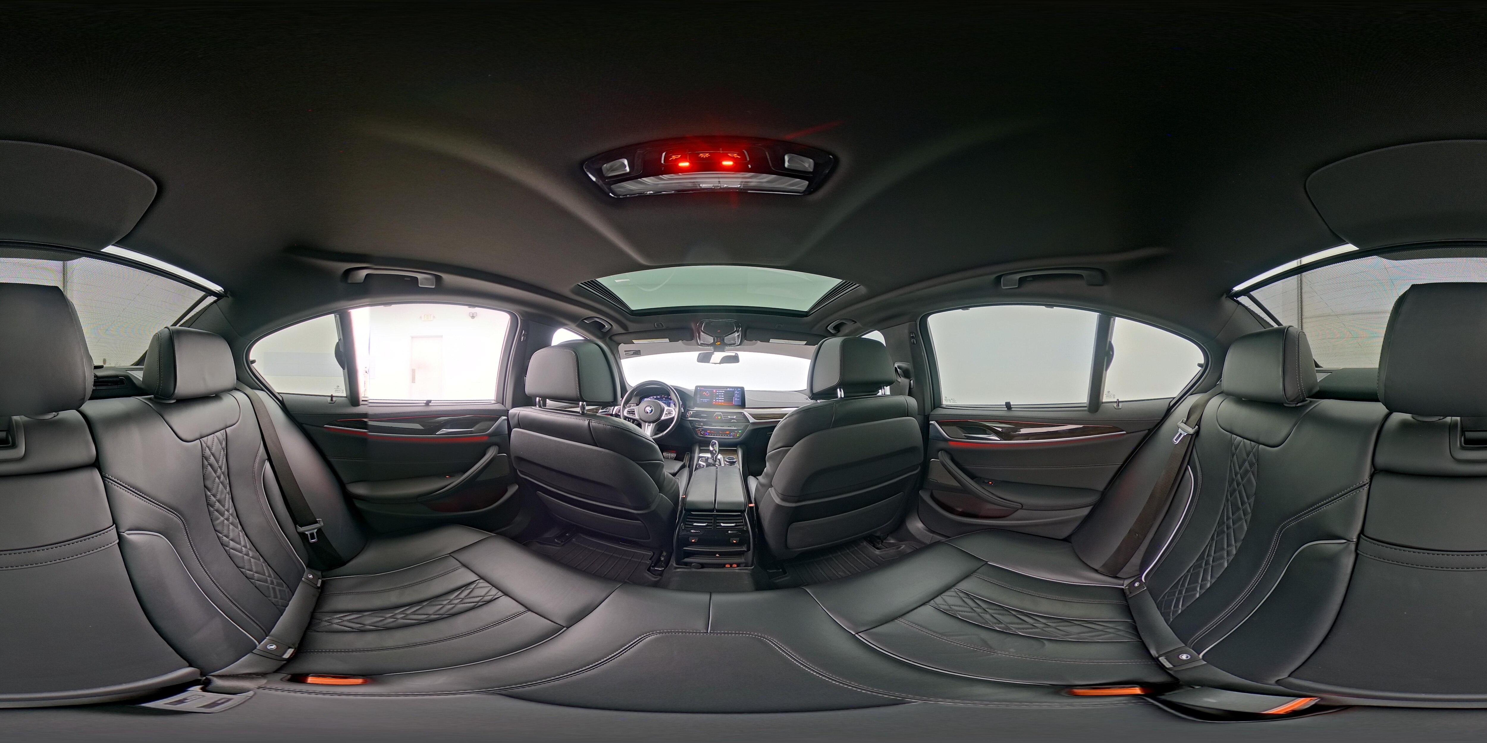 2021 BMW 5 Series M550i - Photo 28