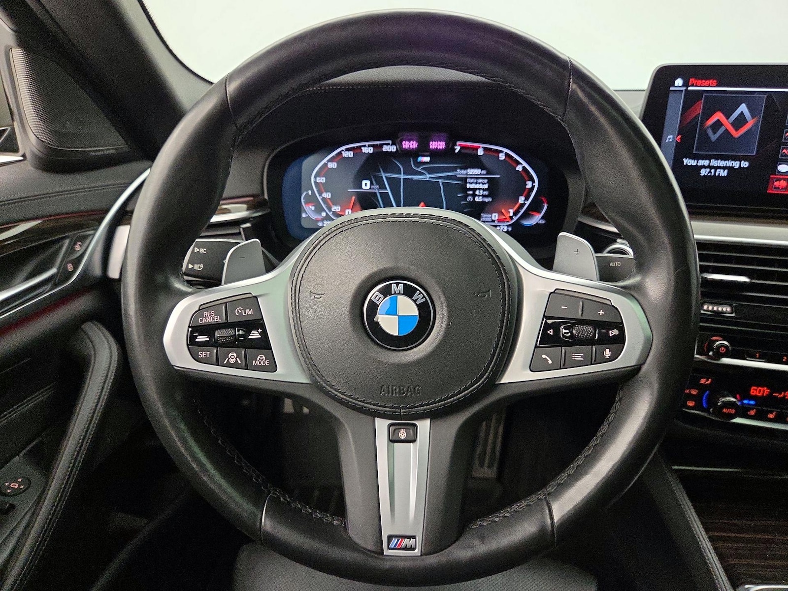 2021 BMW 5 Series M550i - Photo 11