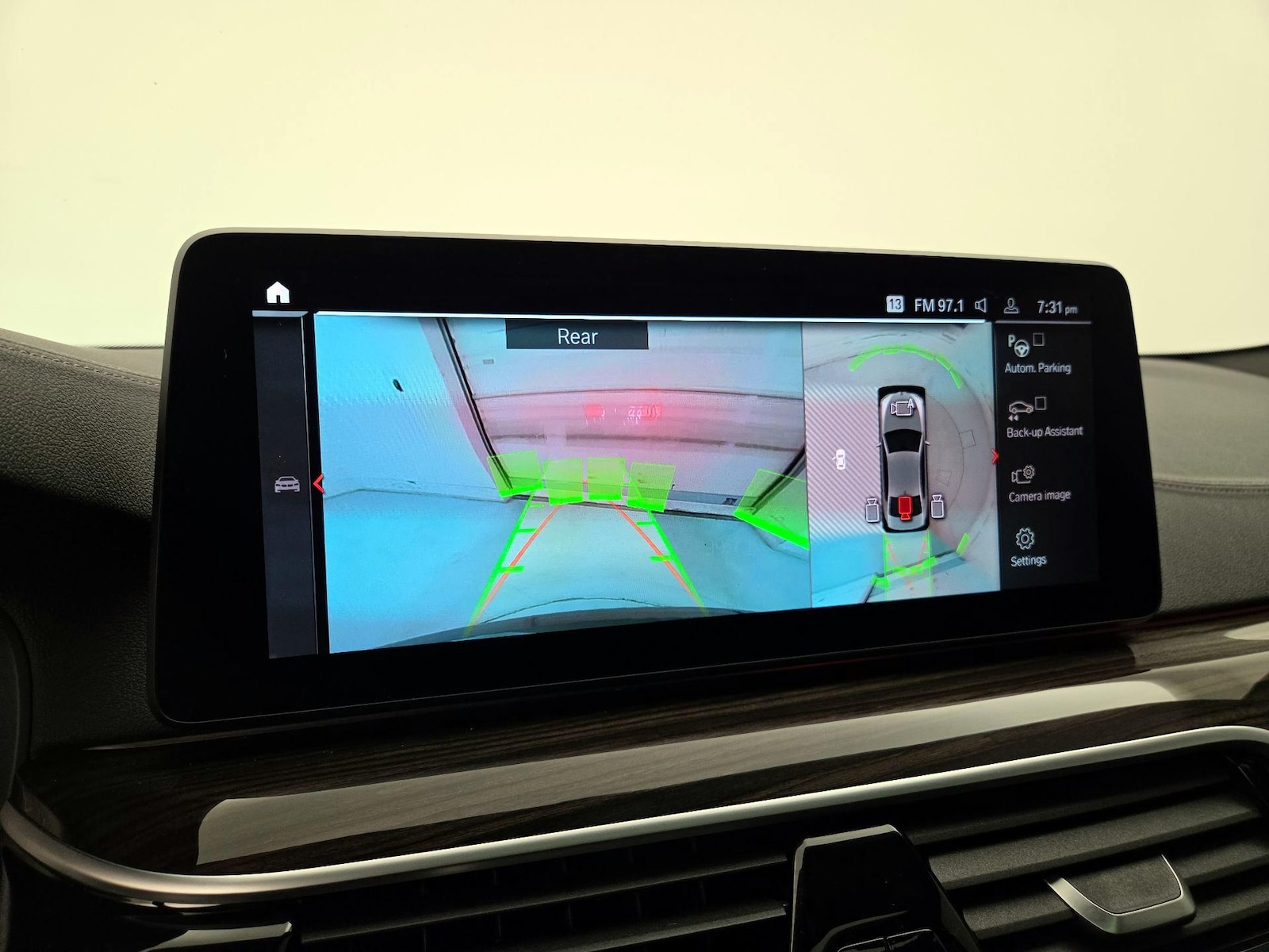 2021 BMW 5 Series M550i - Photo 16