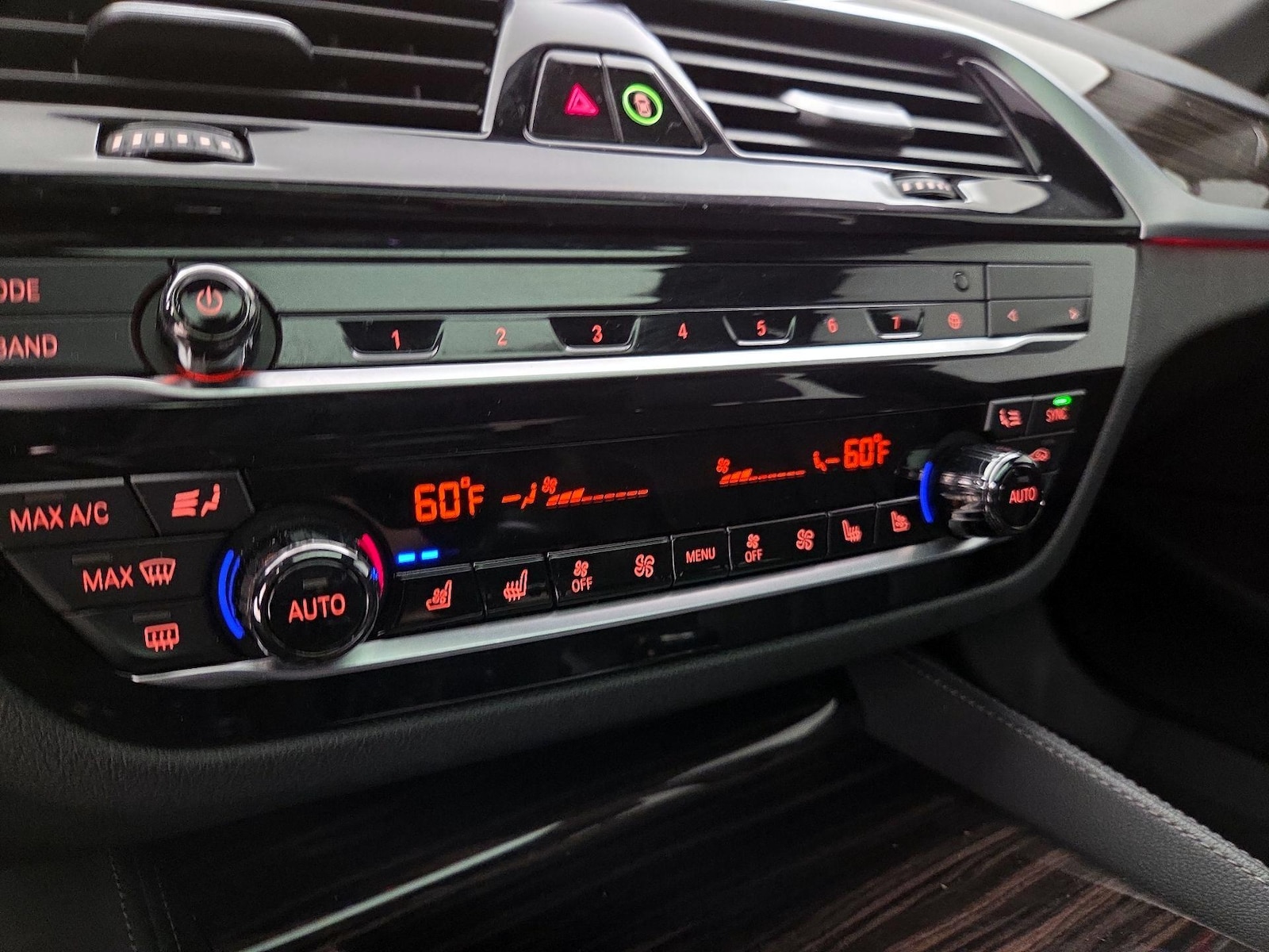 2021 BMW 5 Series M550i - Photo 18