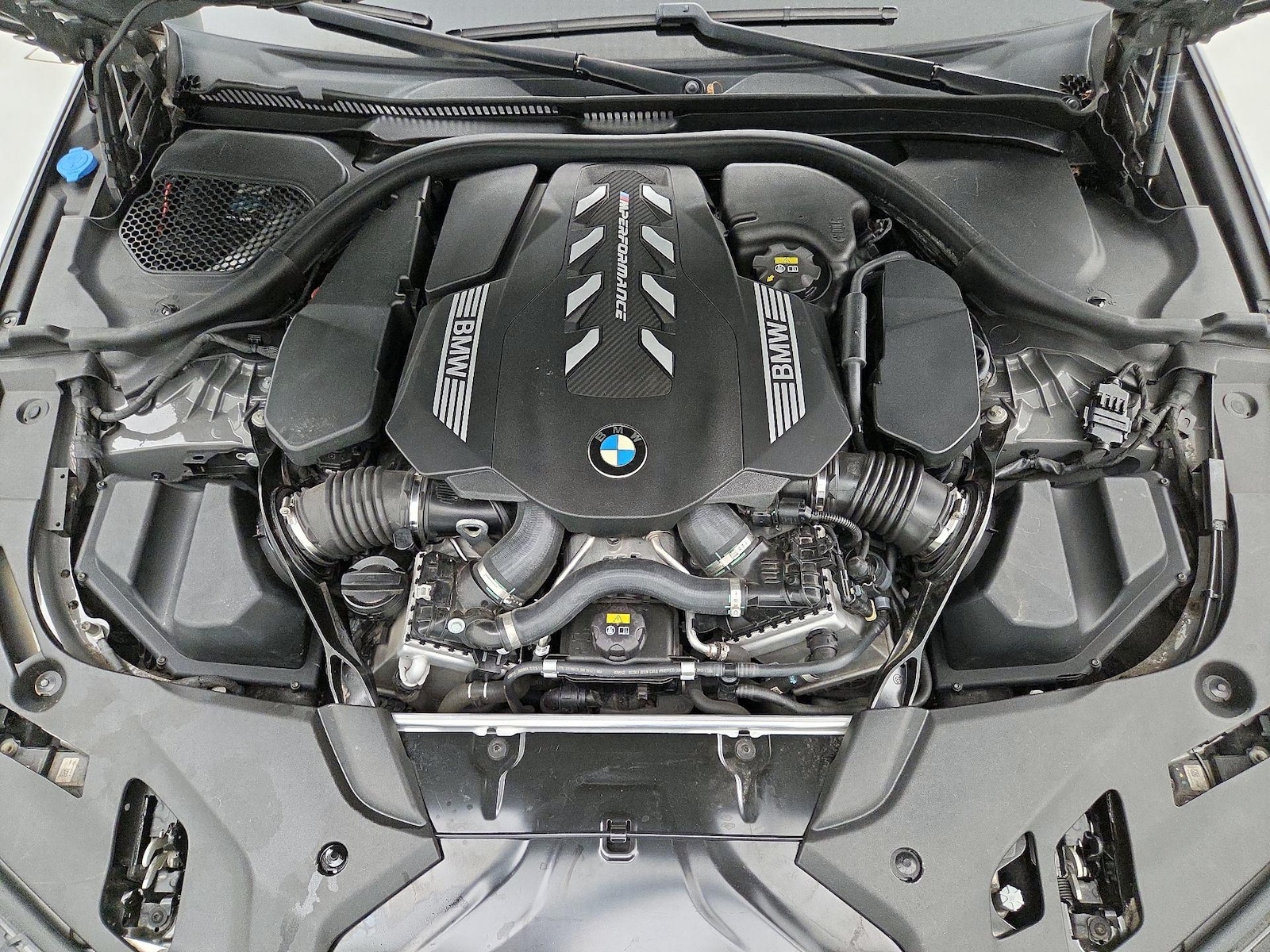2021 BMW 5 Series M550i - Photo 24