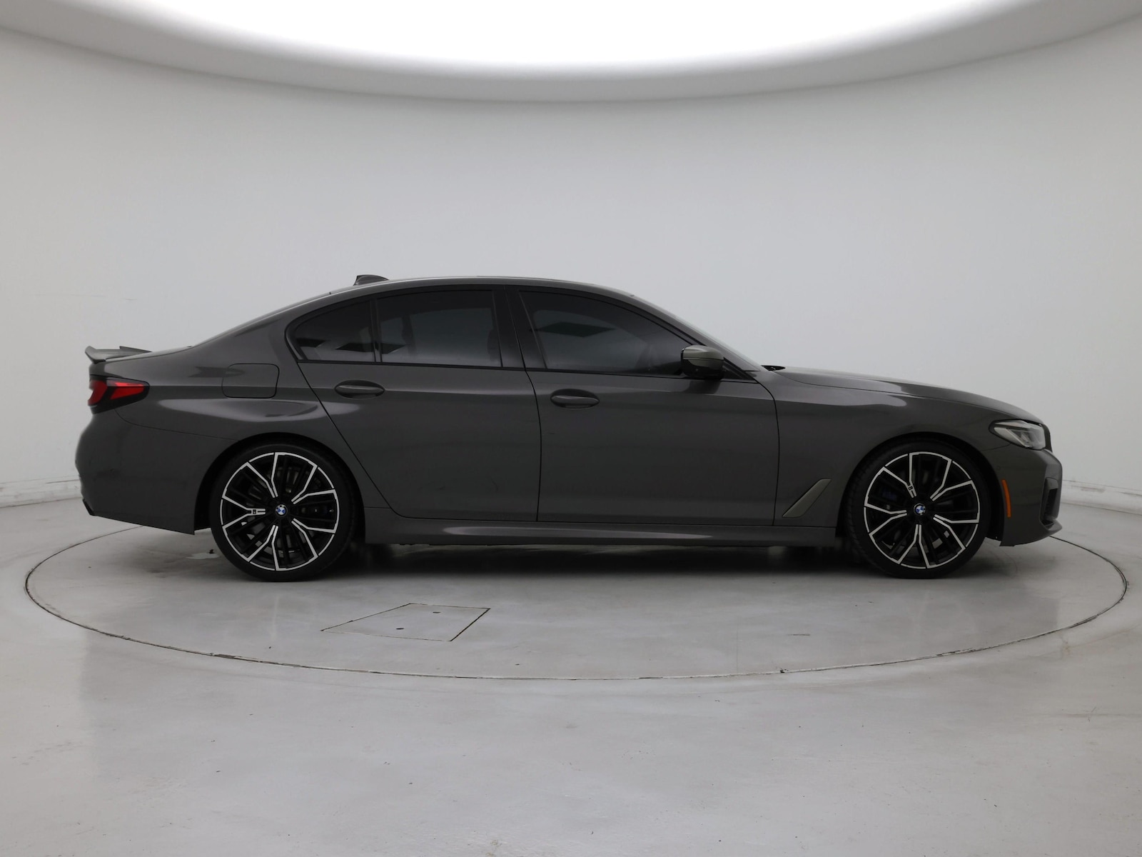 2021 BMW 5 Series M550i - Photo 8