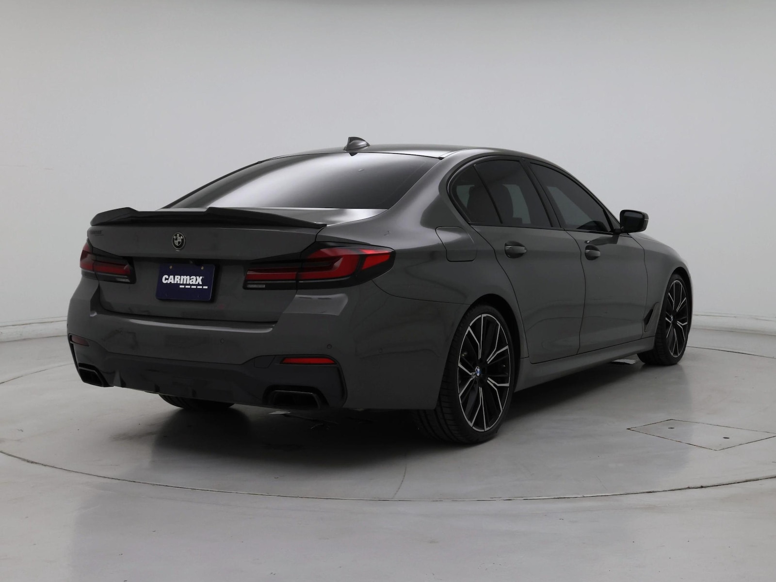 2021 BMW 5 Series M550i - Photo 9