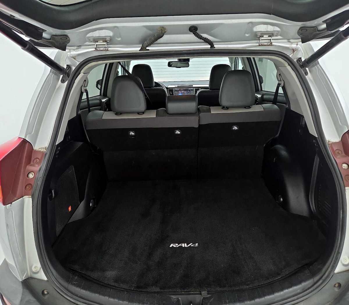 Trunk/Cargo (Seats Up)