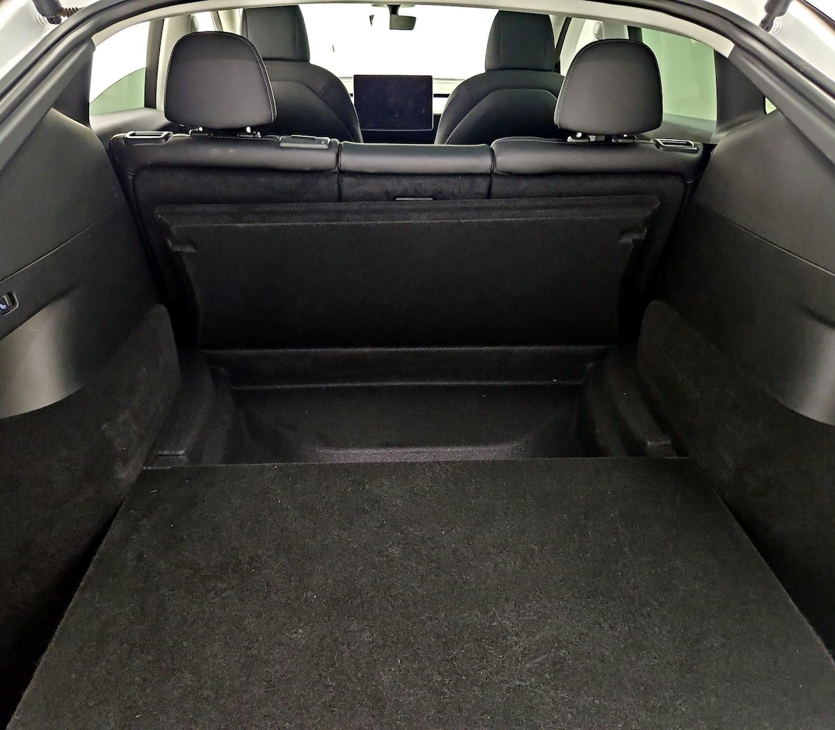 Trunk/Cargo (Seats Up)