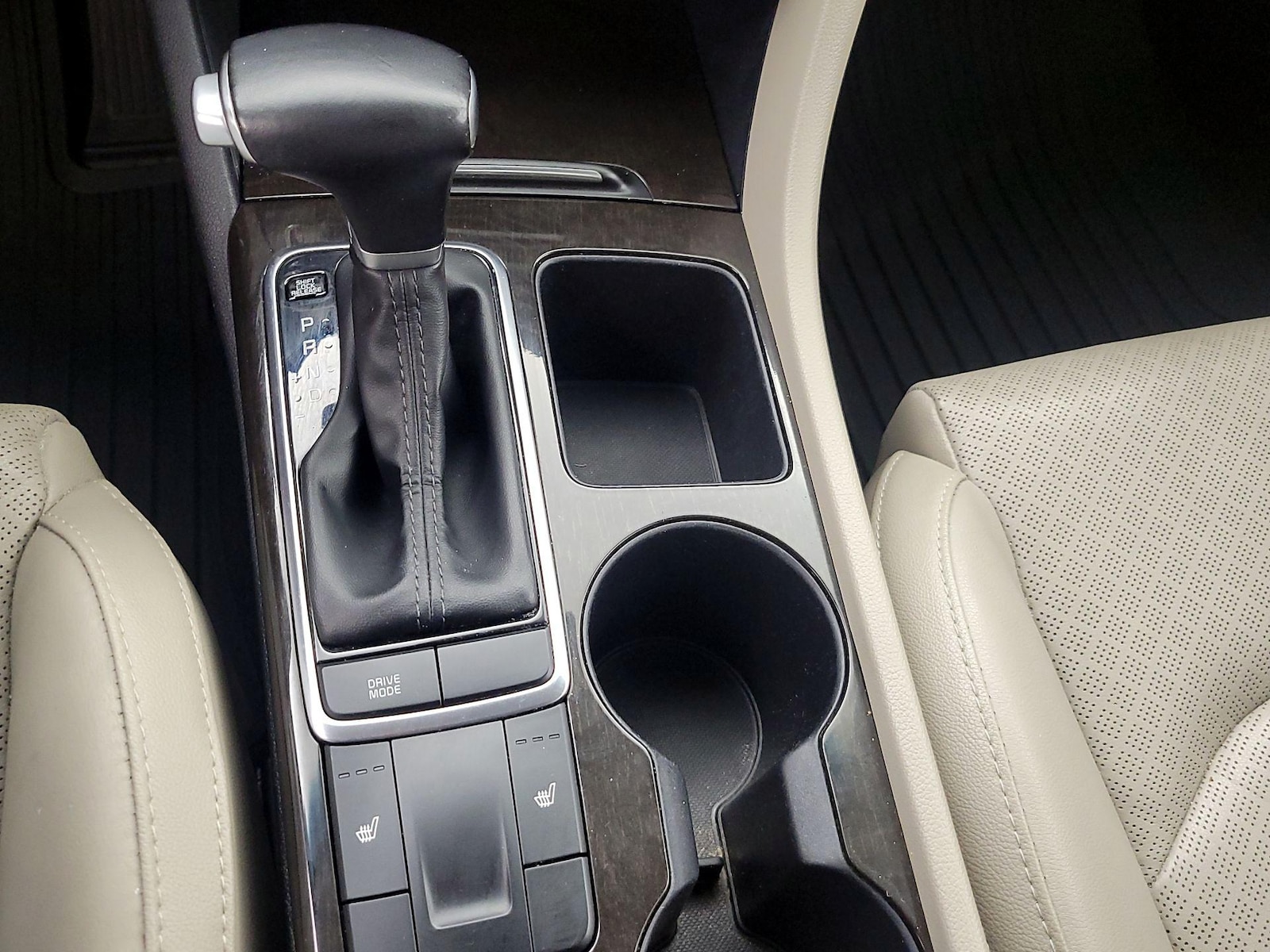2018 Kia Optima EX - Photo 18