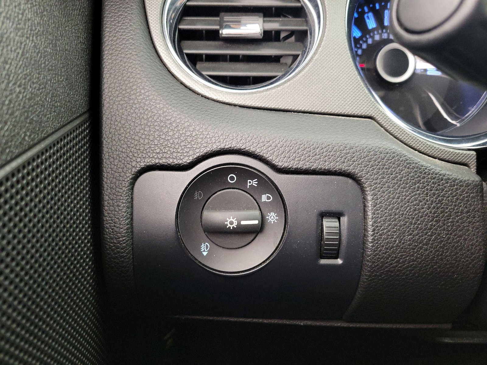 2014 Ford Mustang V6 - Photo 14