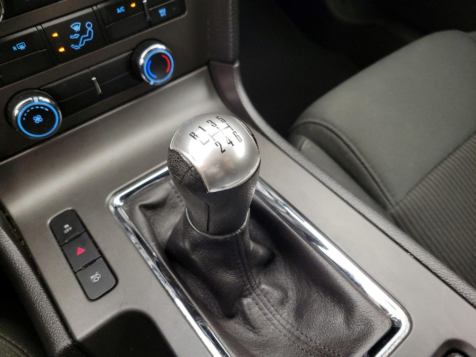 2014 Ford Mustang V6 - Photo 17