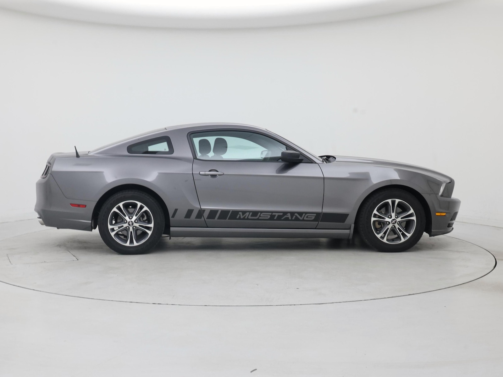 2014 Ford Mustang V6 - Photo 8