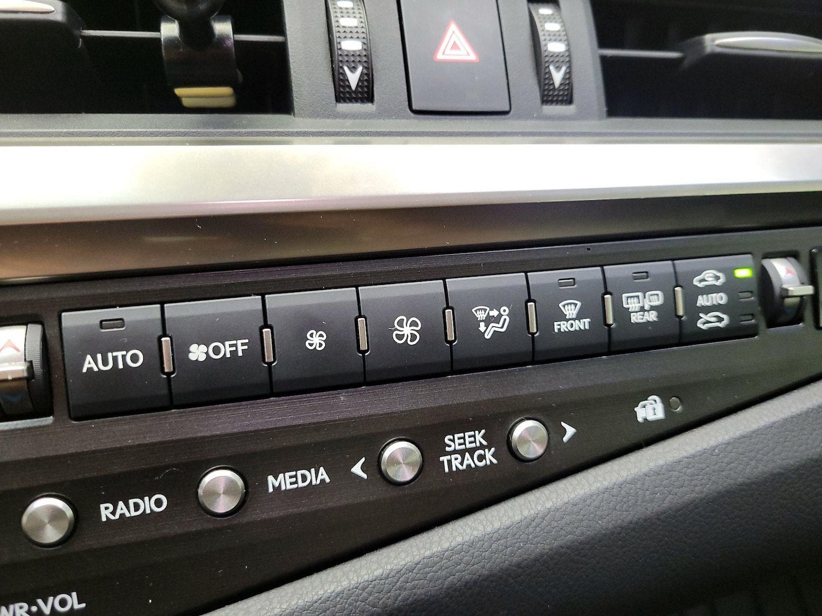 2021 Lexus ES 350 - Photo 17