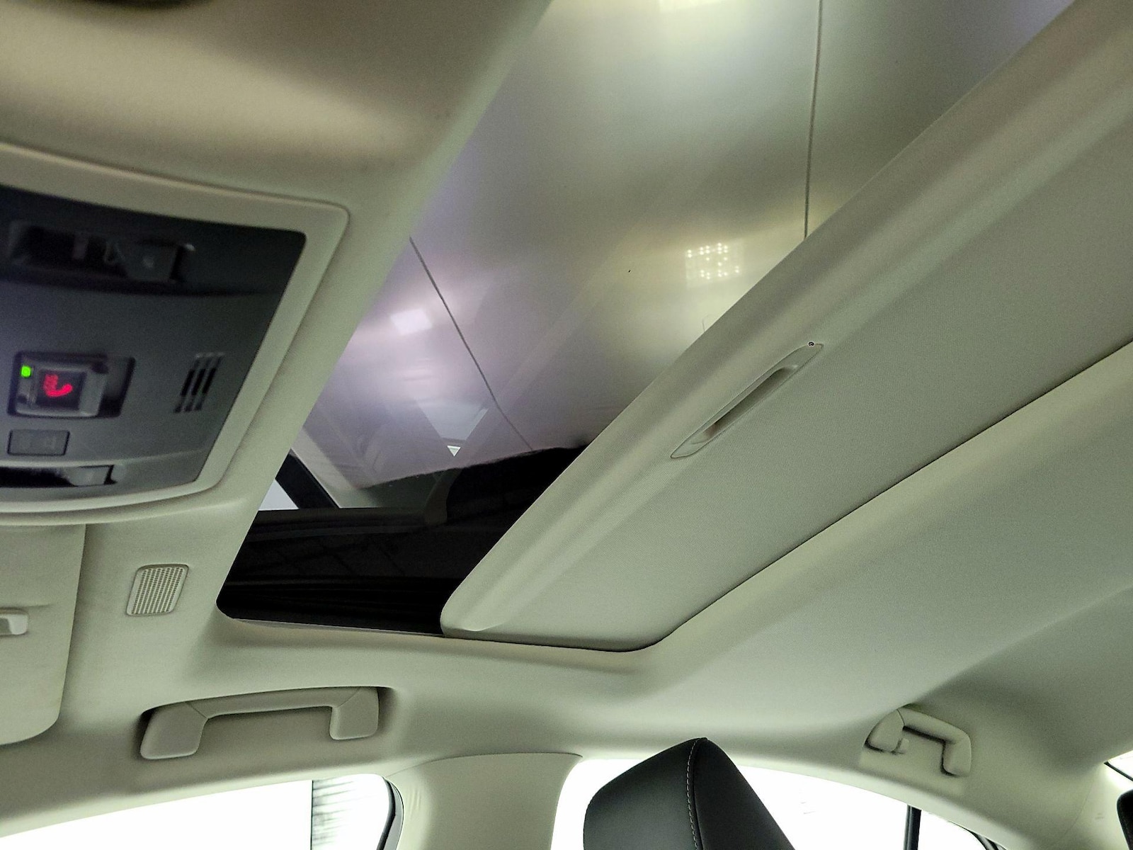 2021 Lexus ES 350 - Photo 20
