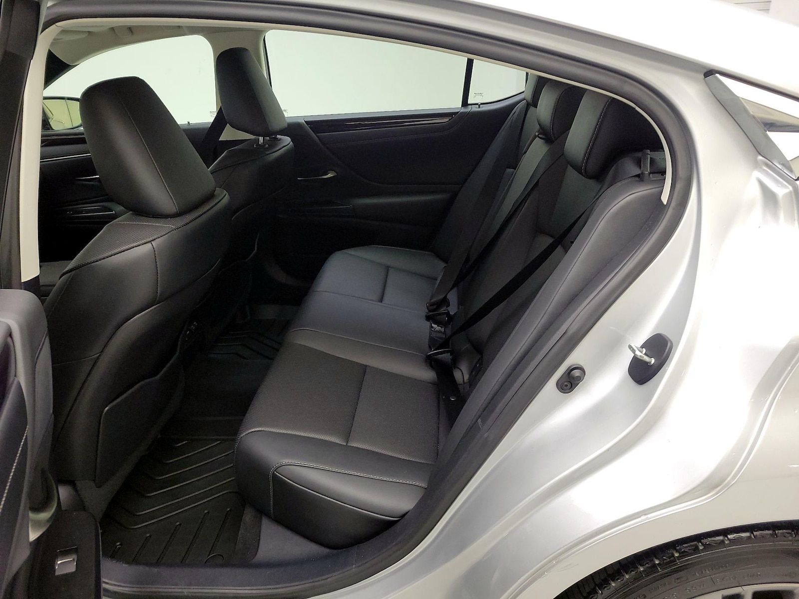 2021 Lexus ES 350 - Photo 21