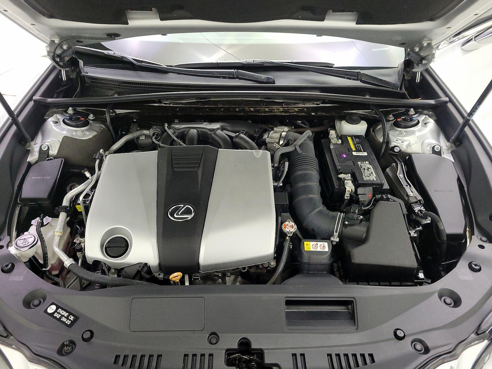 2021 Lexus ES 350 - Photo 23
