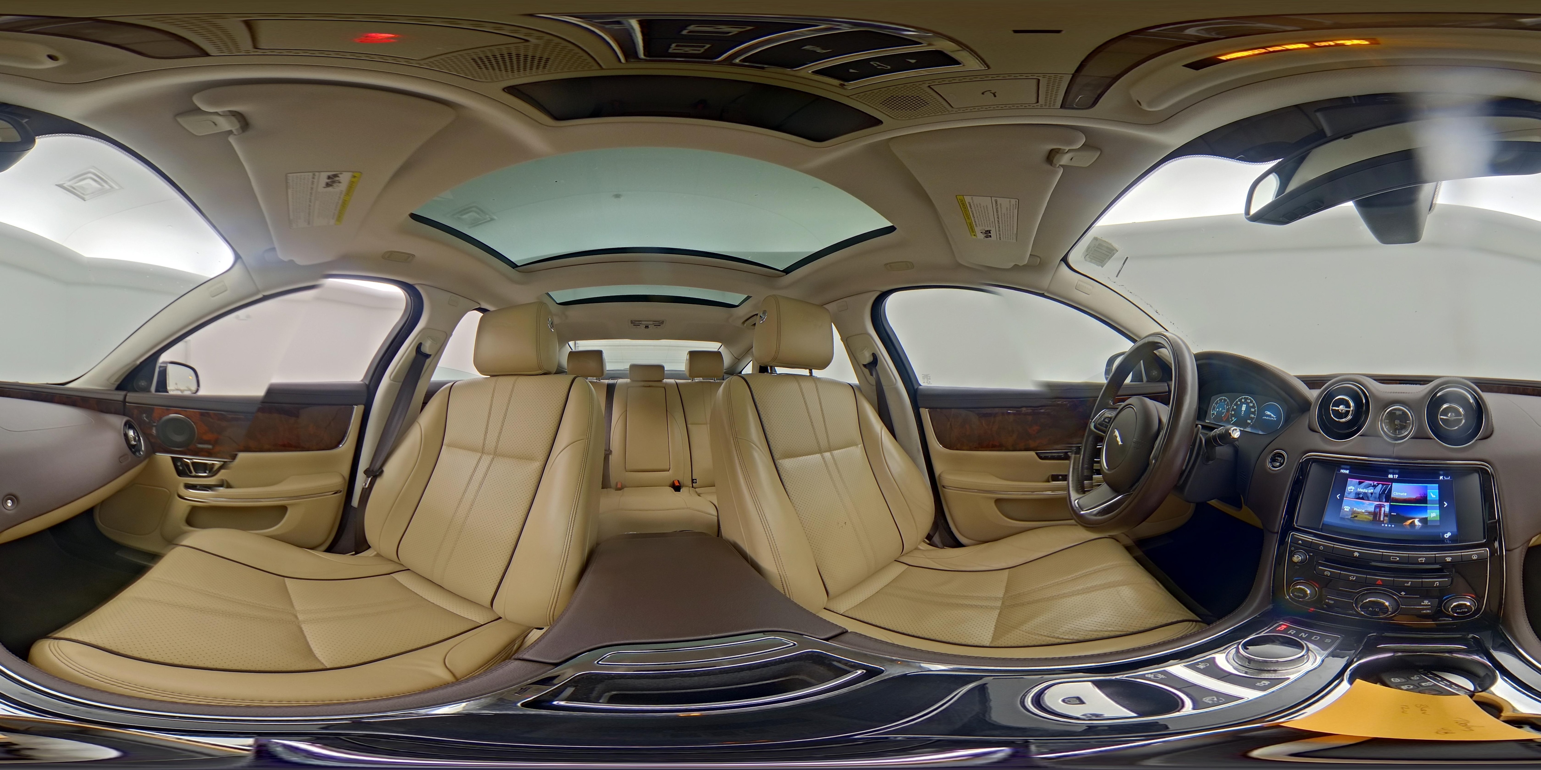 2016 Jaguar XJ R-Sport - Photo 24