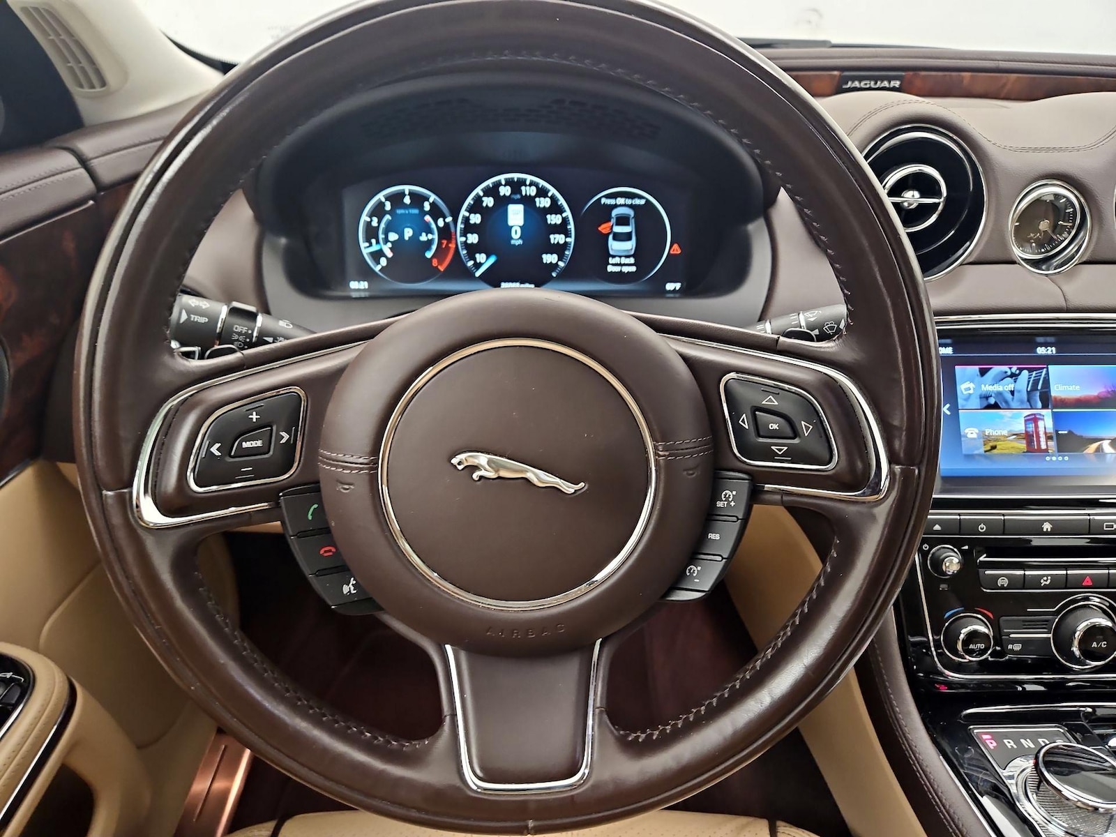 2016 Jaguar XJ R-Sport - Photo 11