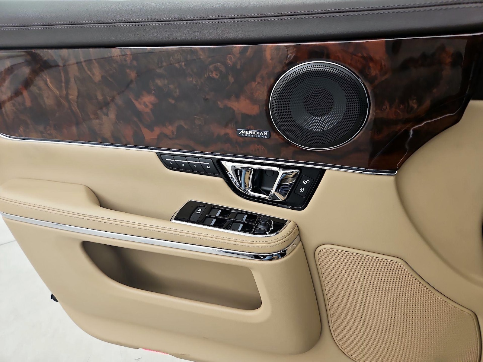 2016 Jaguar XJ R-Sport - Photo 13