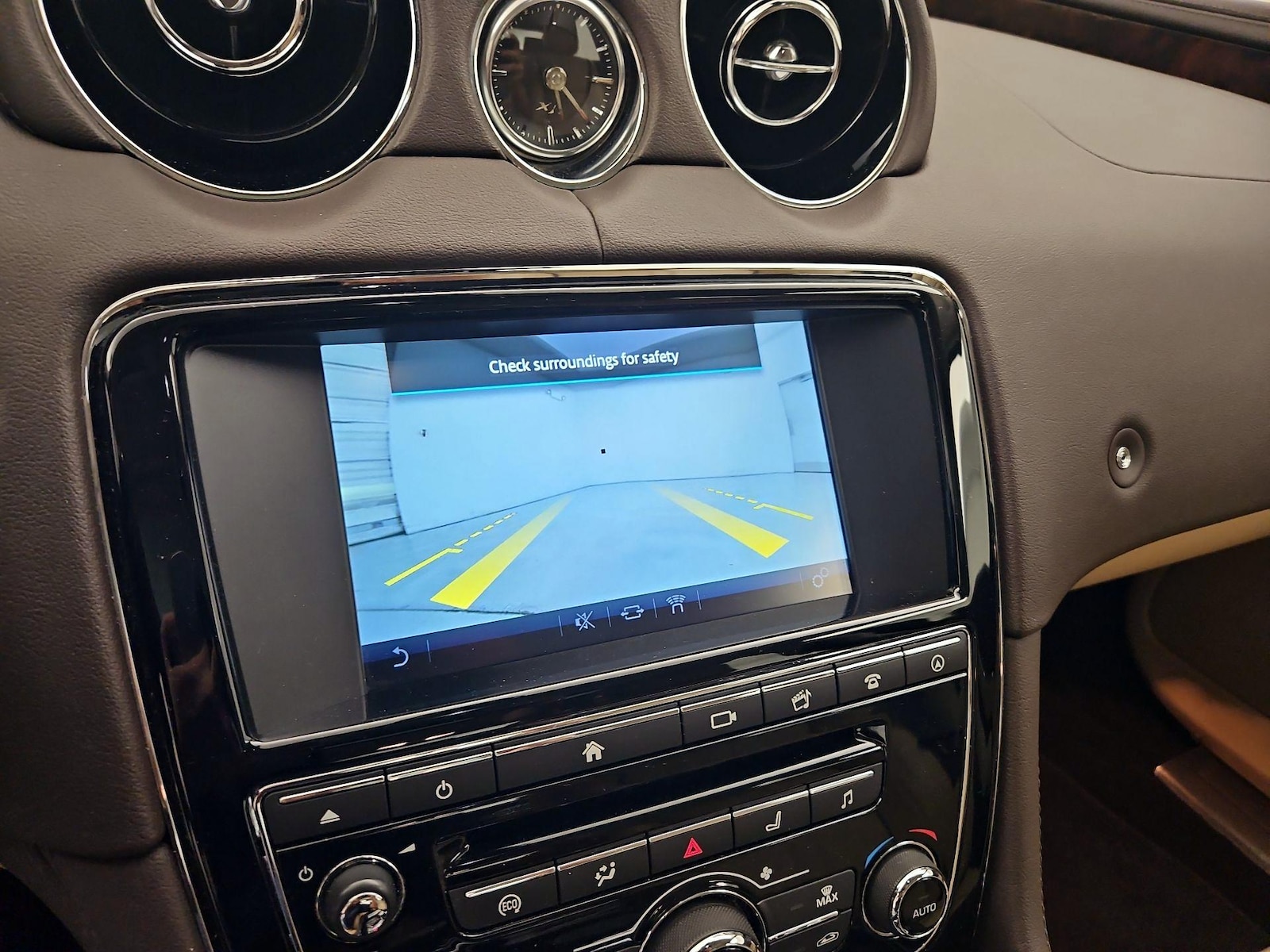 2016 Jaguar XJ R-Sport - Photo 15
