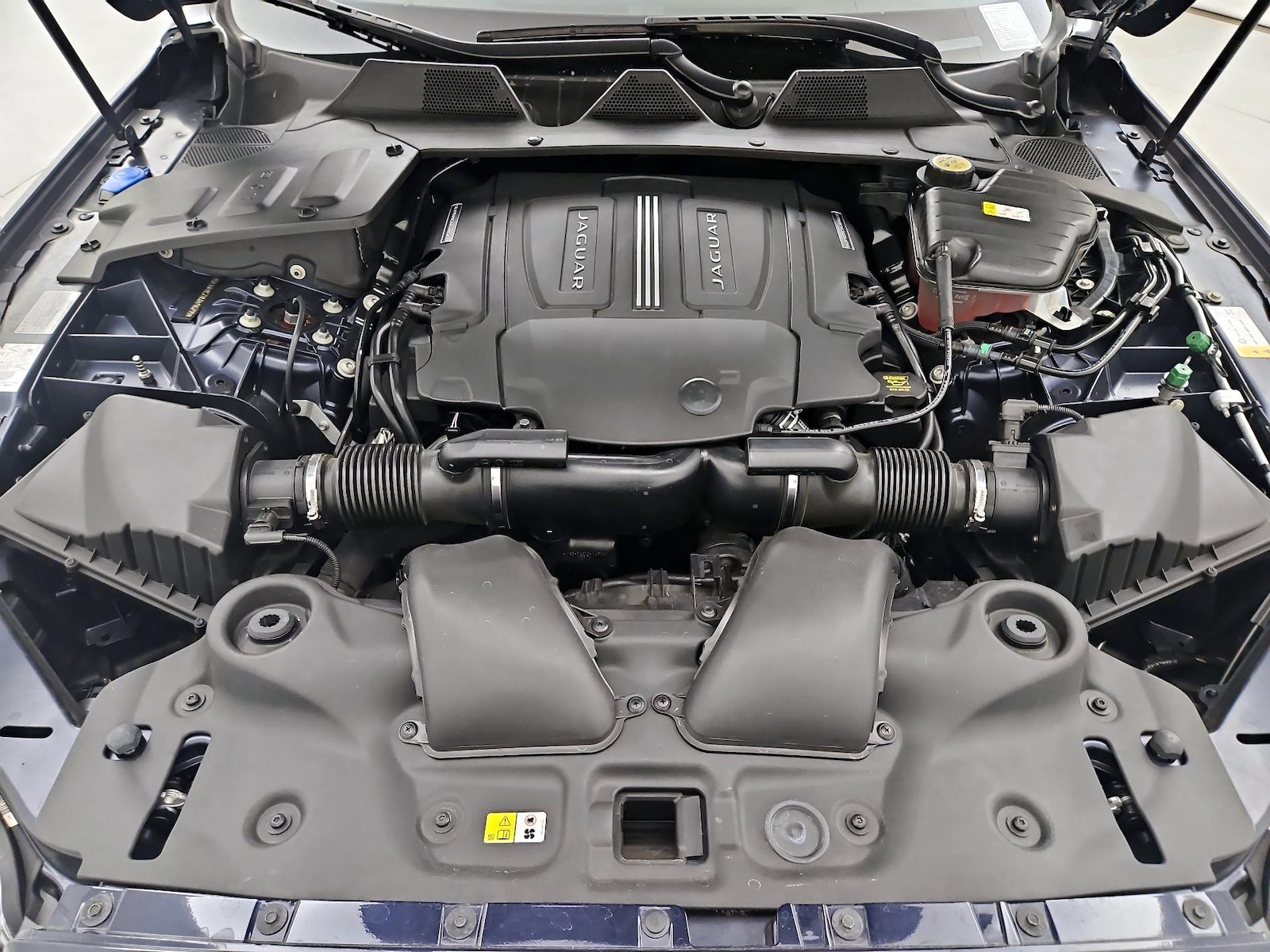 2016 Jaguar XJ R-Sport - Photo 22