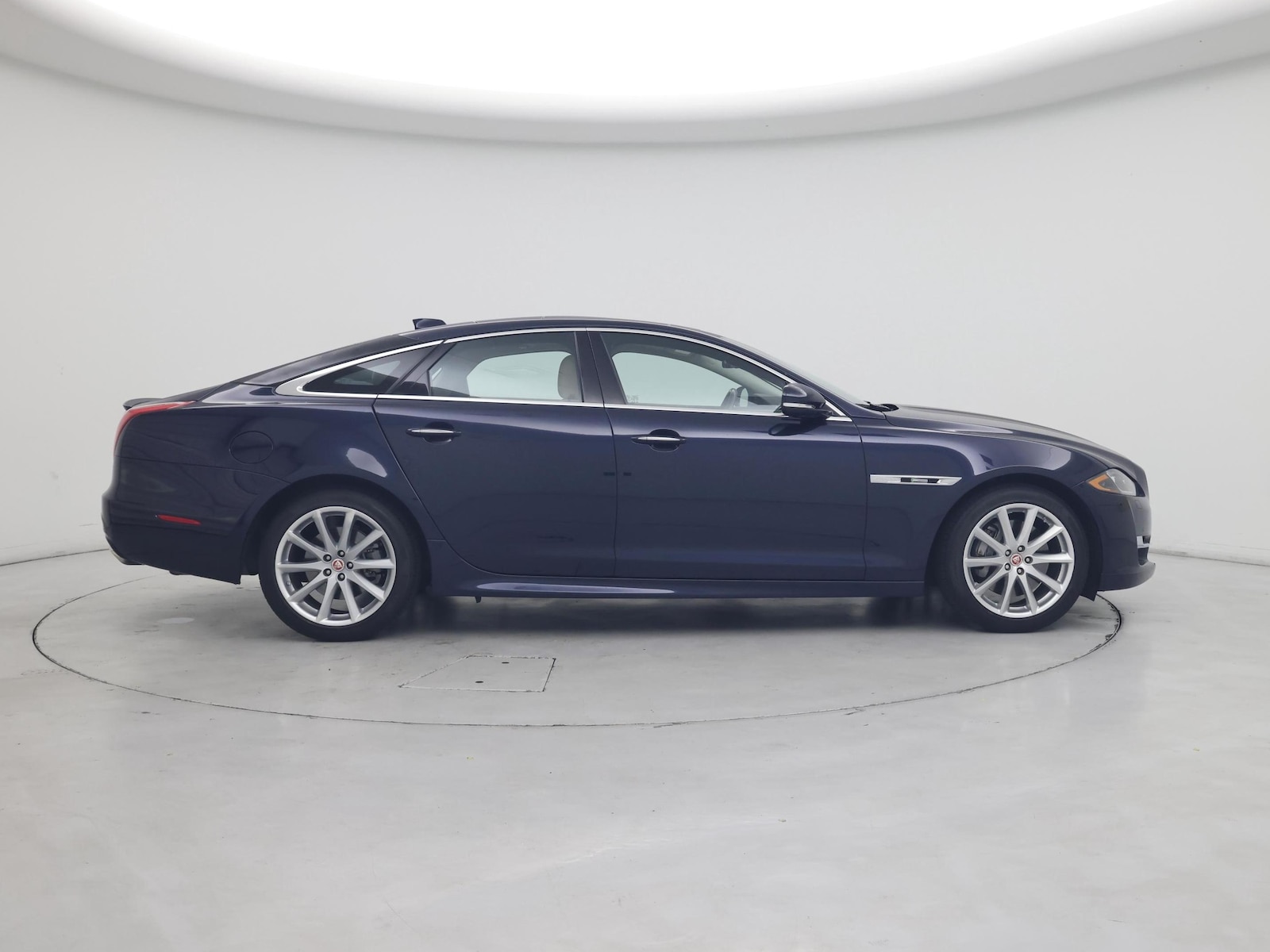 2016 Jaguar XJ R-Sport - Photo 8