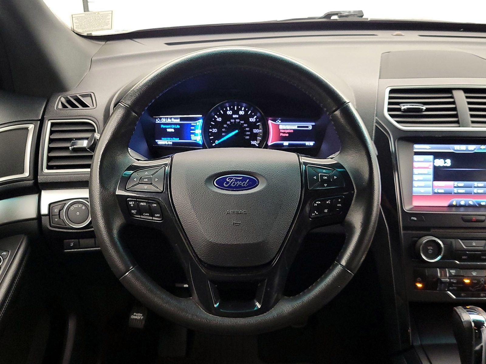 2016 Ford Explorer XLT - Photo 11