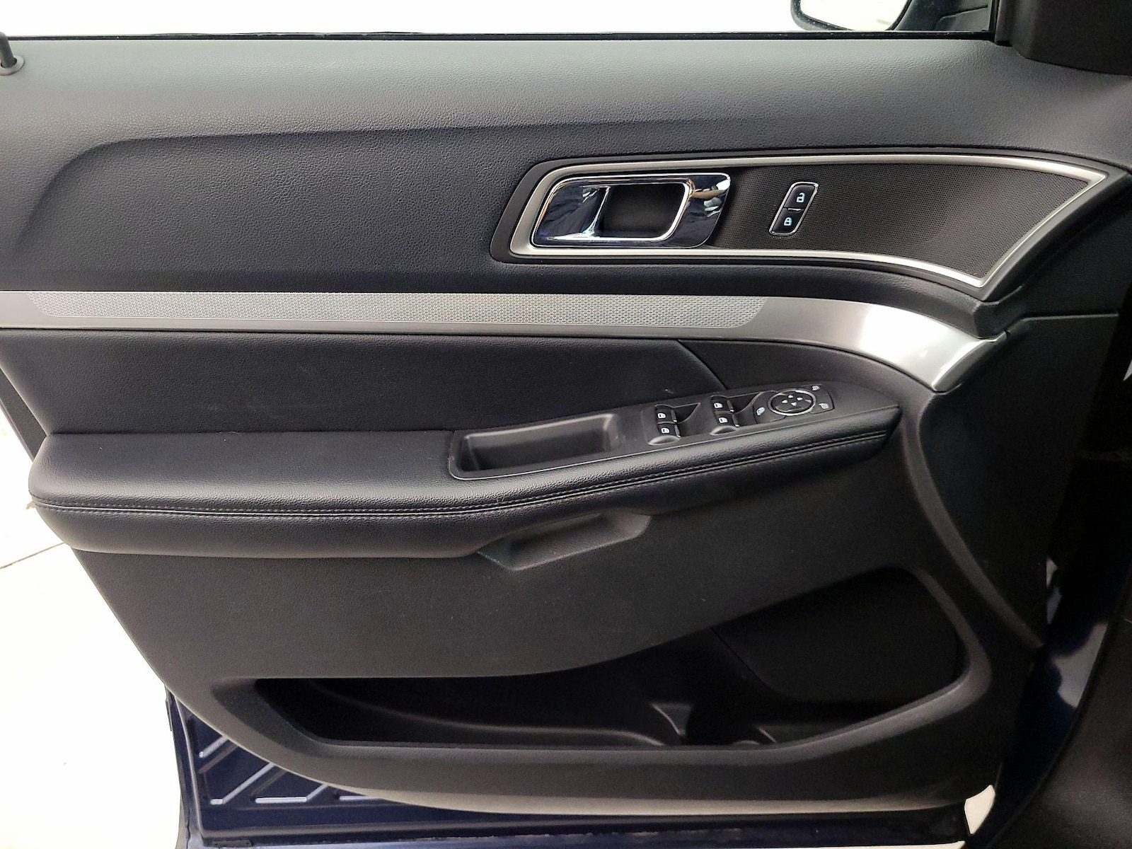 2016 Ford Explorer XLT - Photo 13
