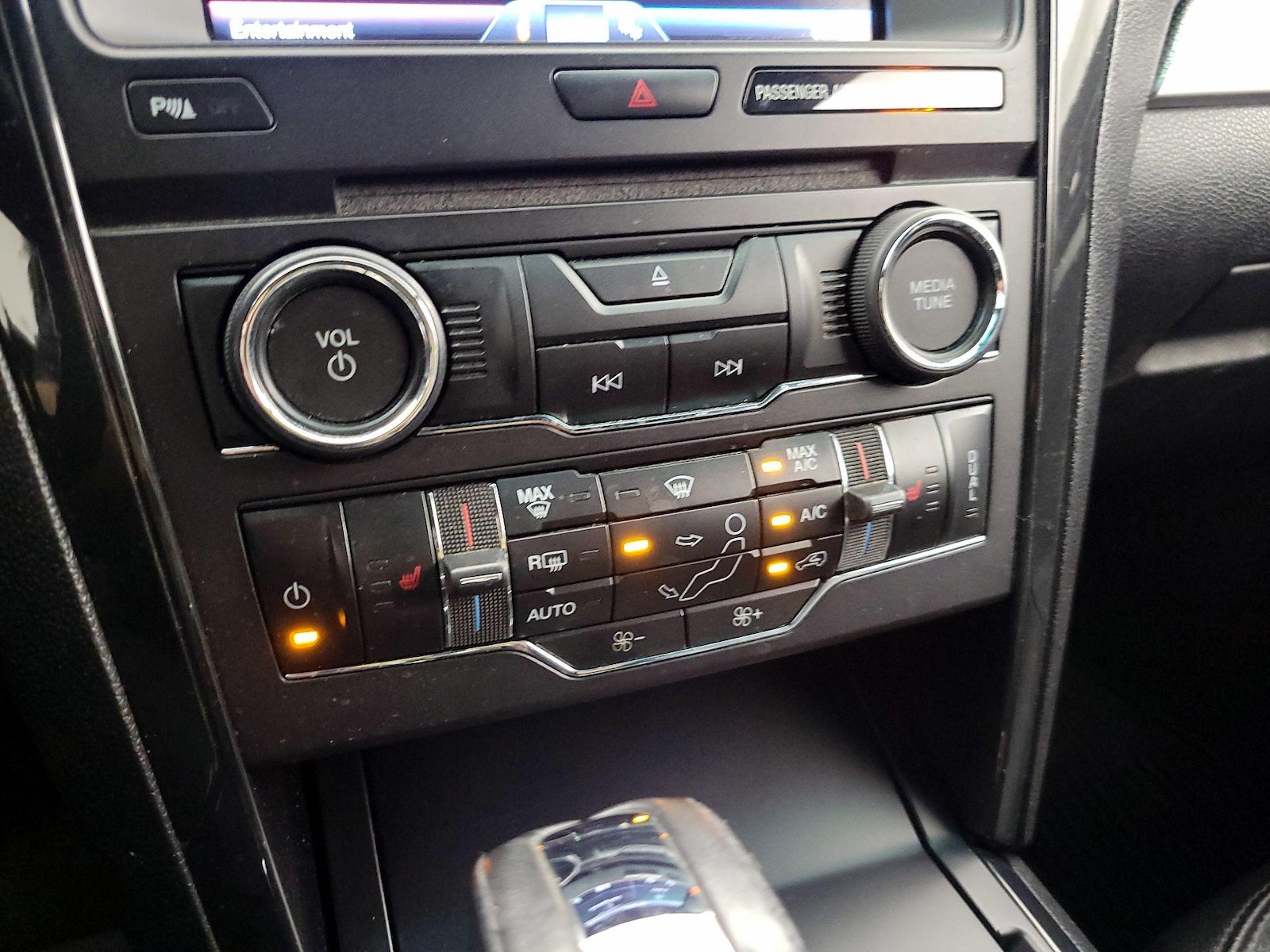 2016 Ford Explorer XLT - Photo 17