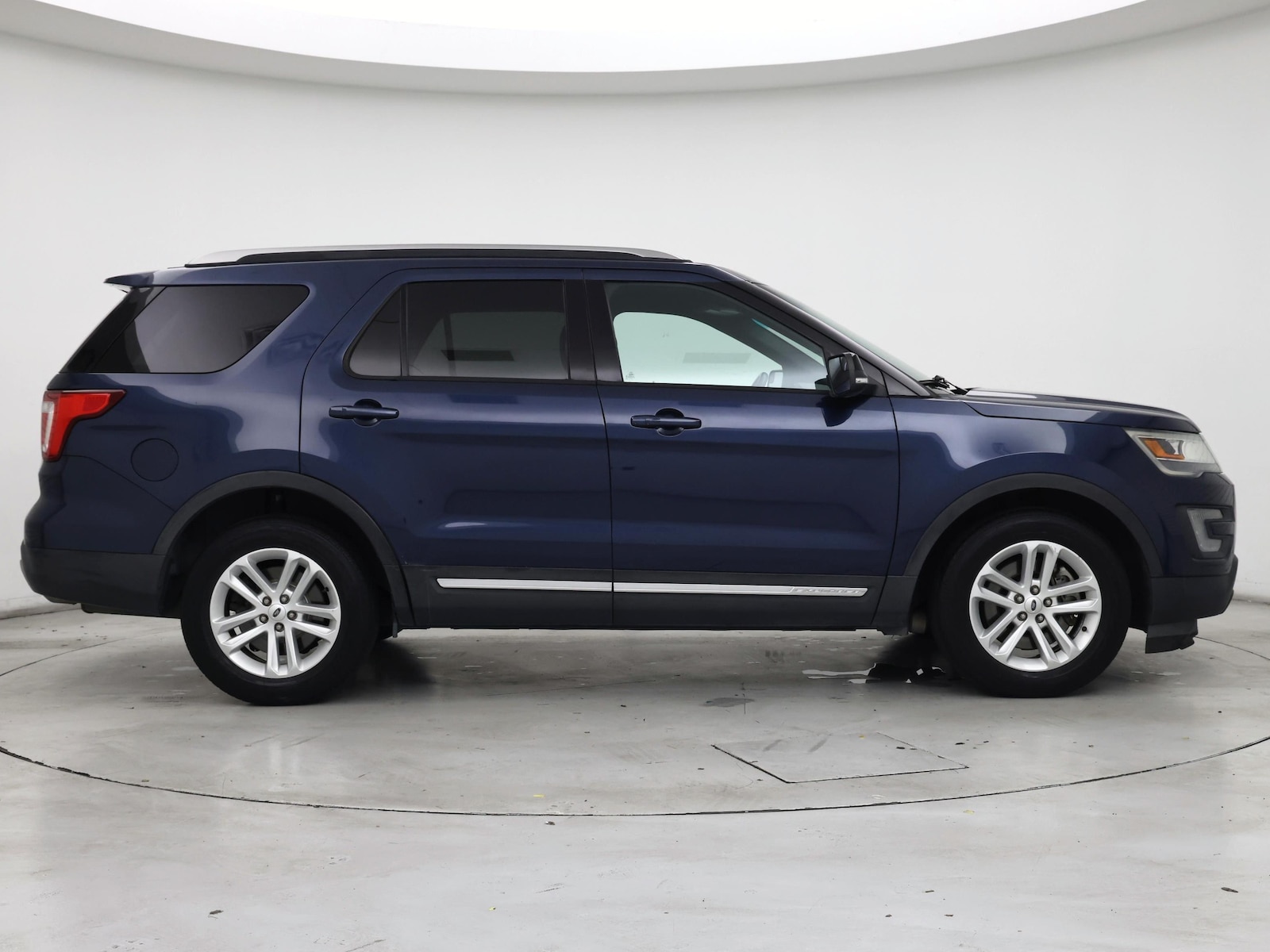 2016 Ford Explorer XLT - Photo 8