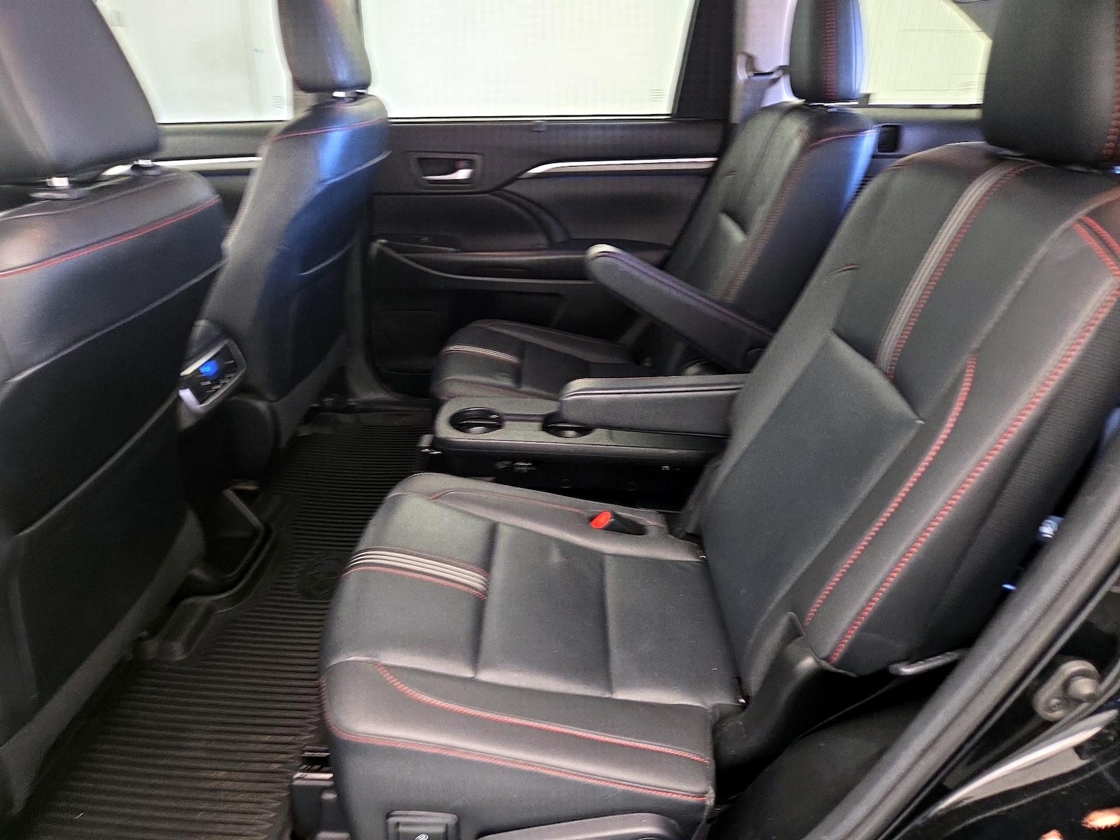 2019 Toyota Highlander SE - Photo 19