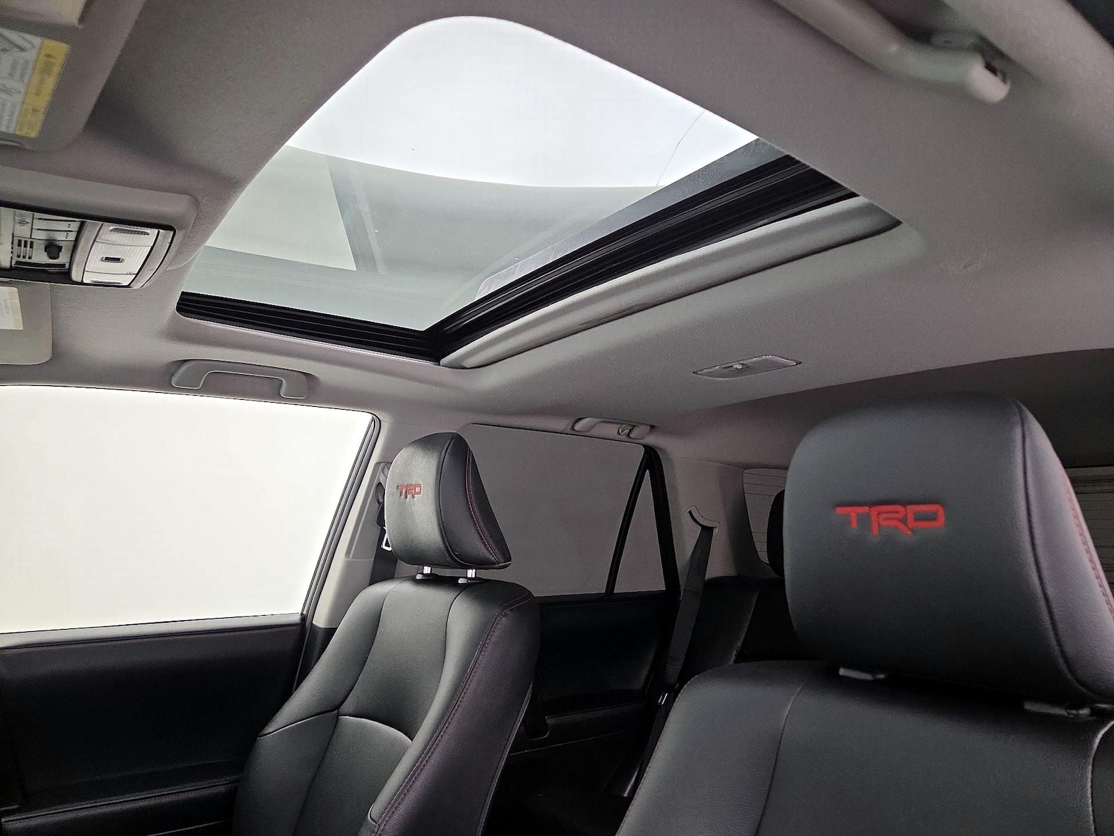 Sunroof(s) & Overhead Airbags