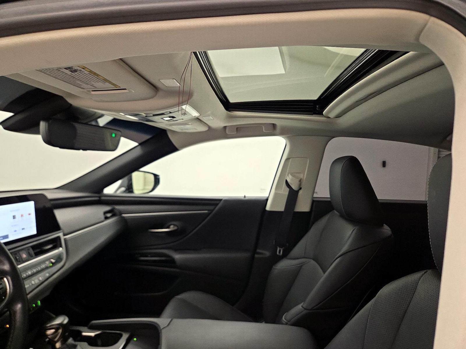 Sunroof(s) & Overhead Airbags
