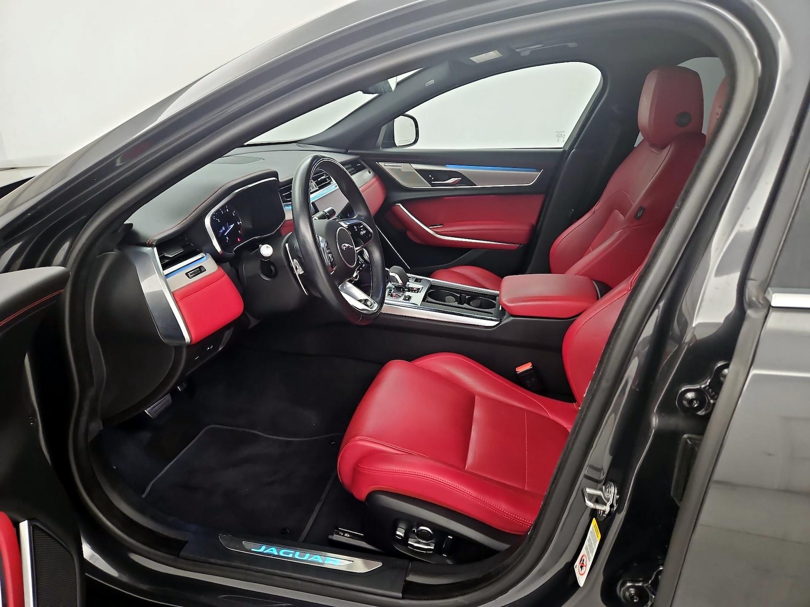 2022 Jaguar XF R-Dynamic SE - Photo 12