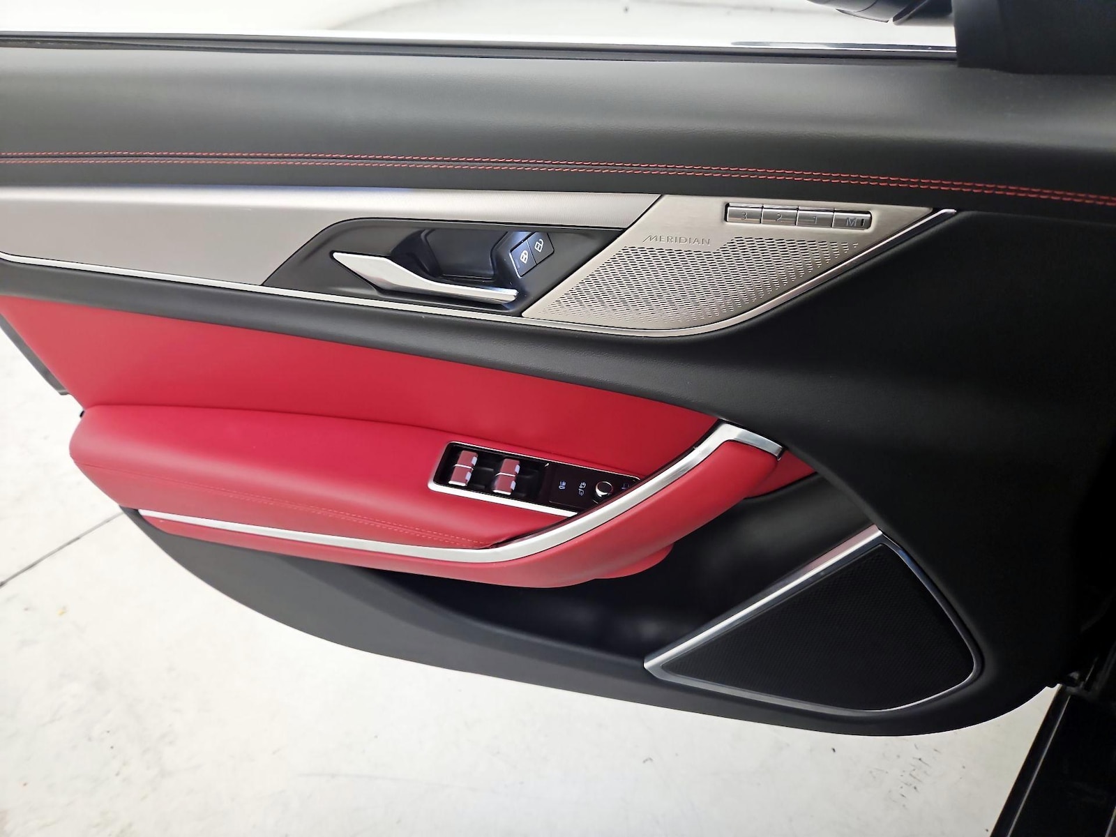 2022 Jaguar XF R-Dynamic SE - Photo 13