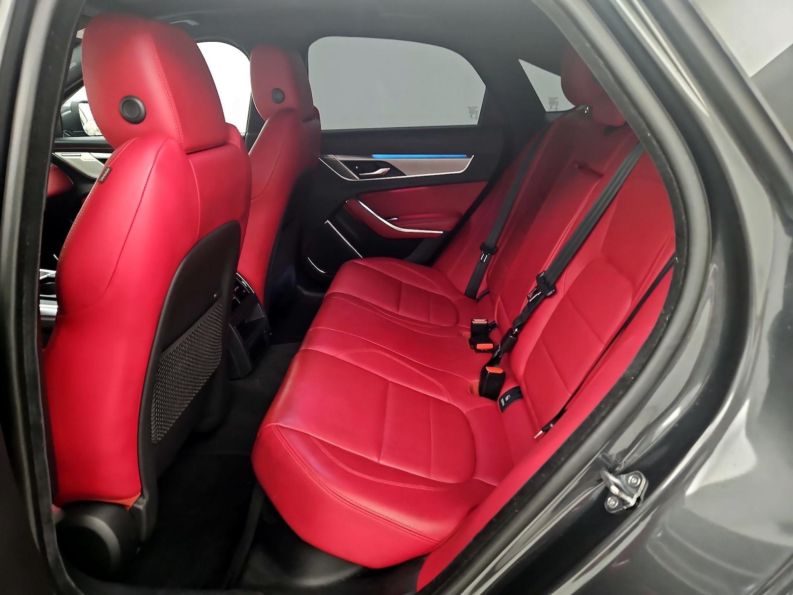 2022 Jaguar XF R-Dynamic SE - Photo 21