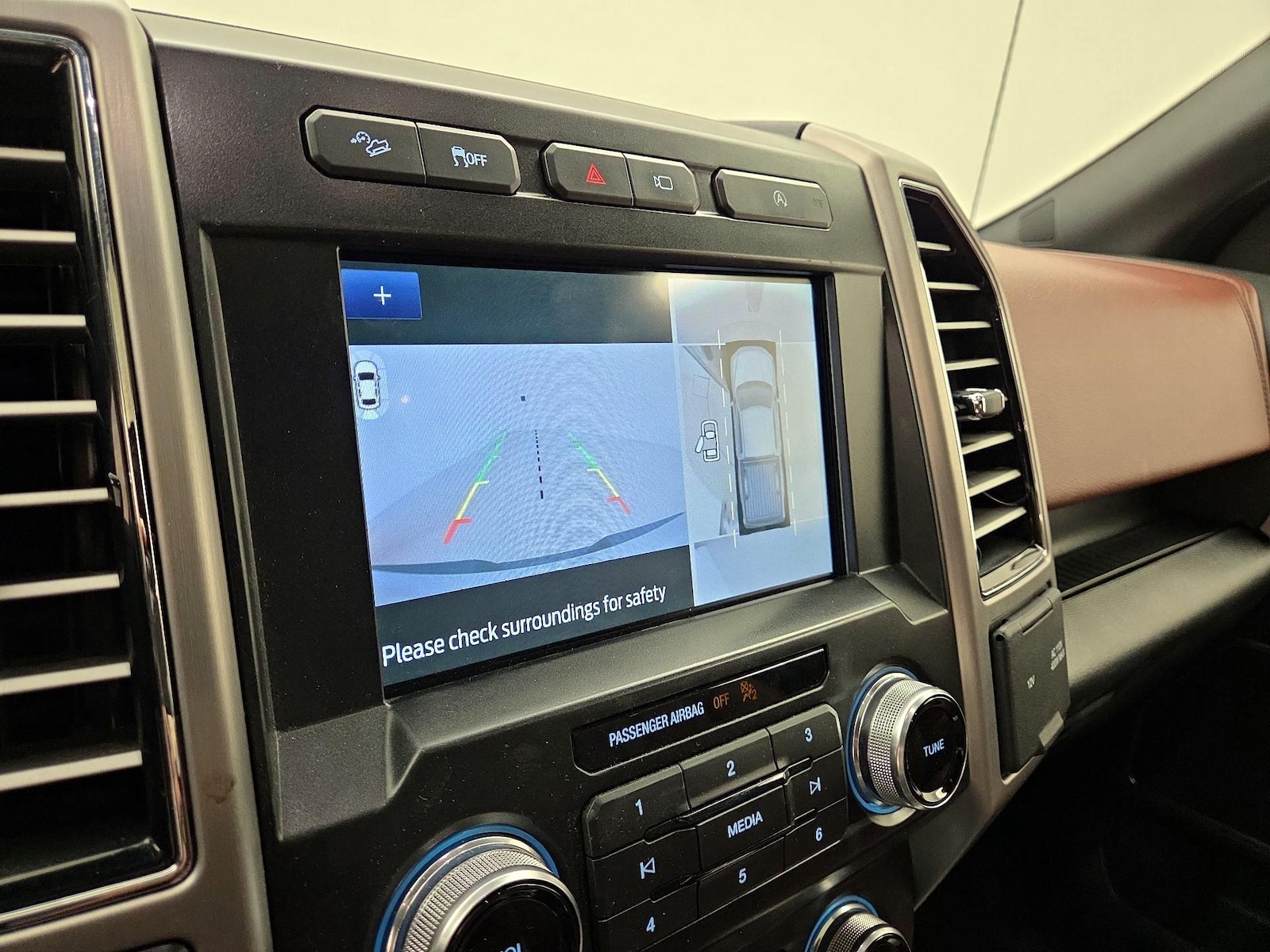 2020 Ford F-150 Platinum - Photo 16