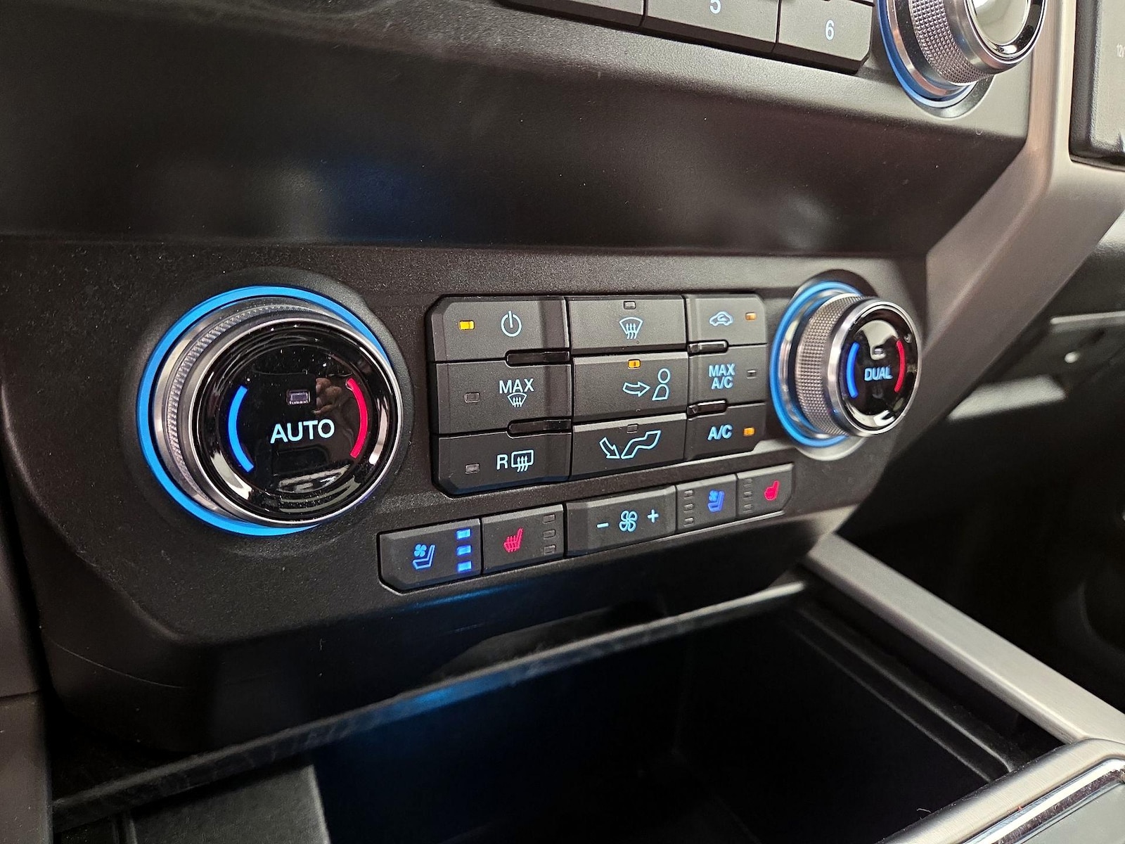 2020 Ford F-150 Platinum - Photo 18