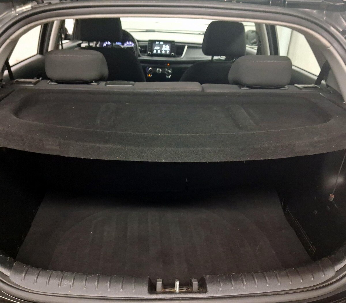 Trunk/Cargo (Seats Up)