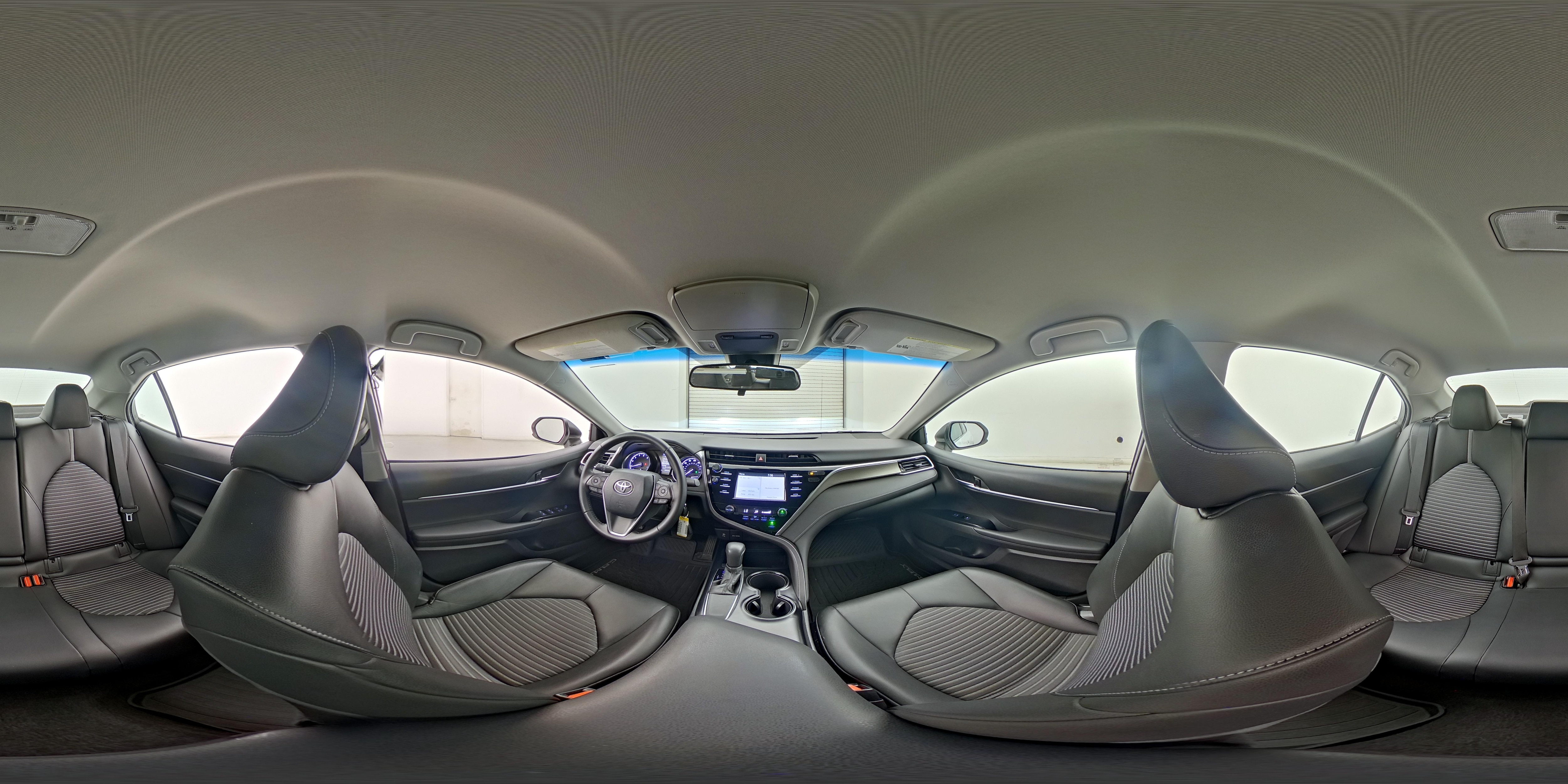 2018 Toyota Camry SE - Photo 22
