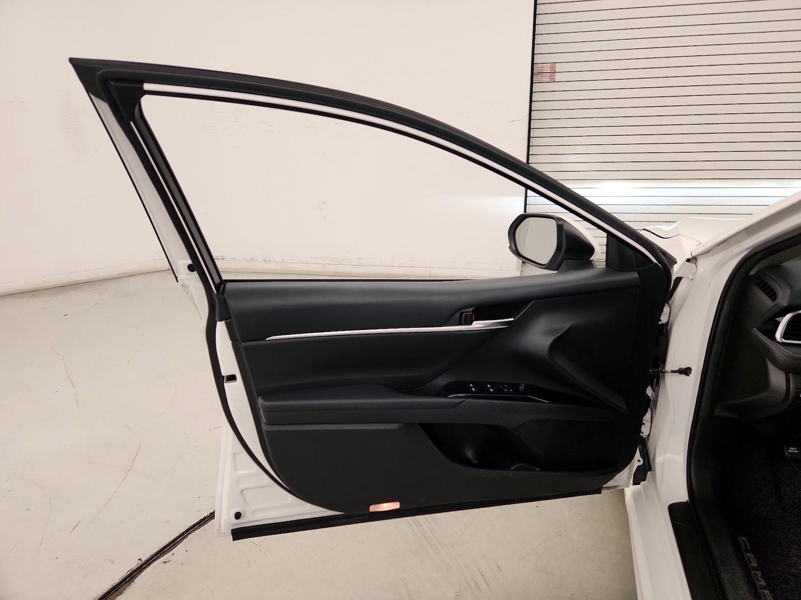 2018 Toyota Camry SE - Photo 11