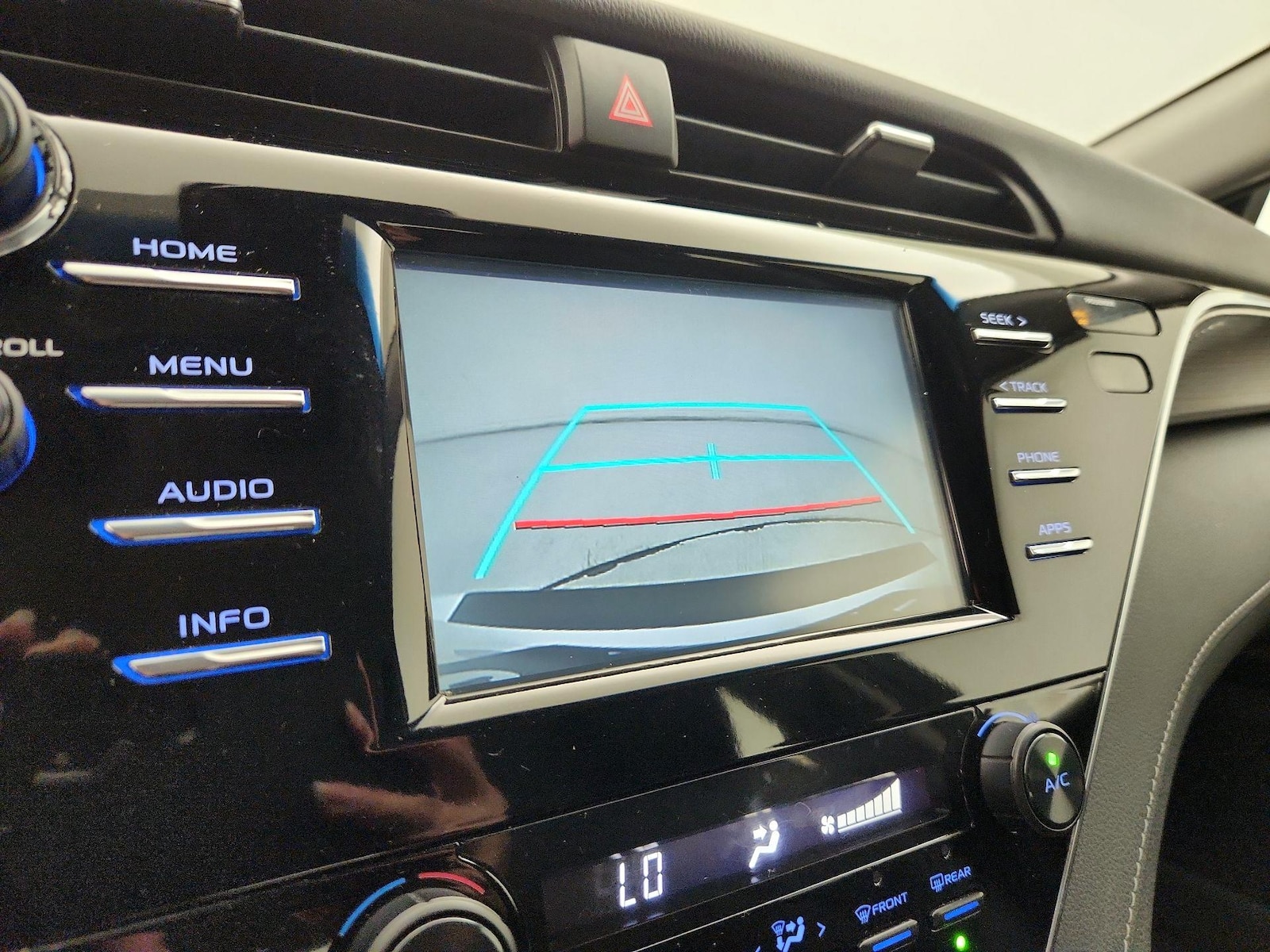 2018 Toyota Camry SE - Photo 13